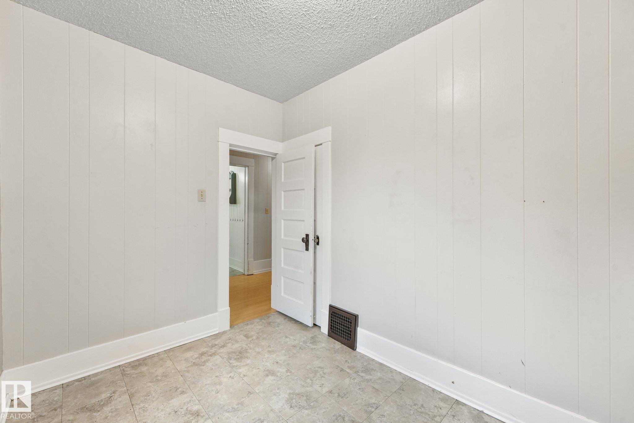 https://zimg.paragon.ice.com/ParagonImages/Property/PM/RAE/225412721/23/0/0/bf5334ed692c0b87b06046ee50c480df/1/57893d89b5704fb46bb194b0eb8a9f64/225412721-c4708c05-2b37-4356-8171-b323e8ef1a93.JPG