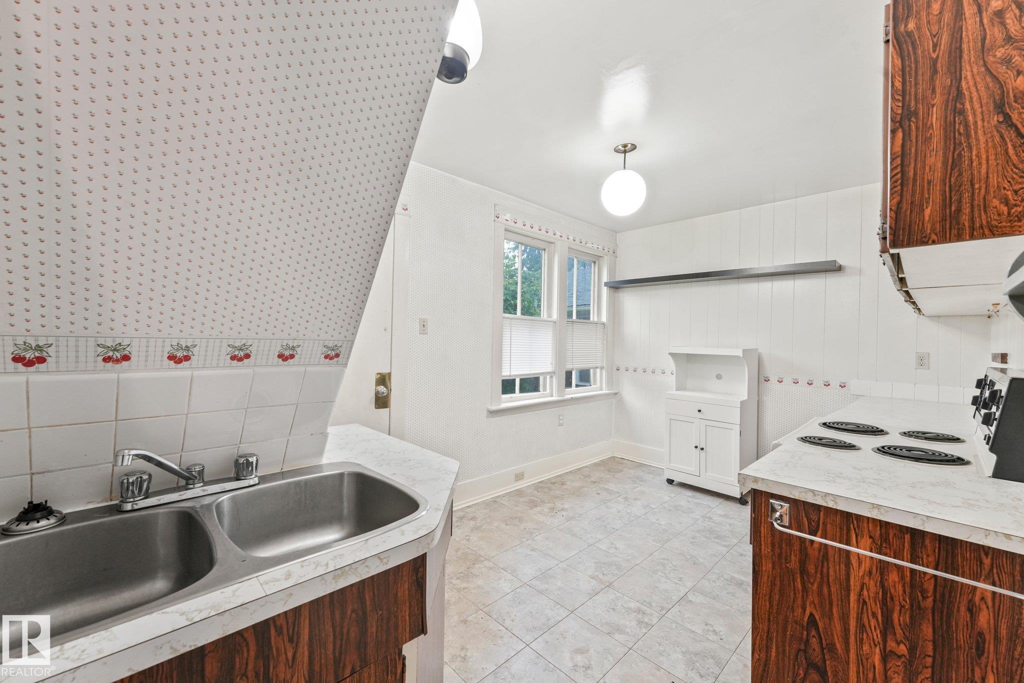 https://zimg.paragon.ice.com/ParagonImages/Property/PM/RAE/225412721/25/0/0/64ed48264b8d7b776614d9c4724f0965/1/57893d89b5704fb46bb194b0eb8a9f64/225412721-dc0db36e-c148-41a6-889c-7d26f39e85fb.JPG