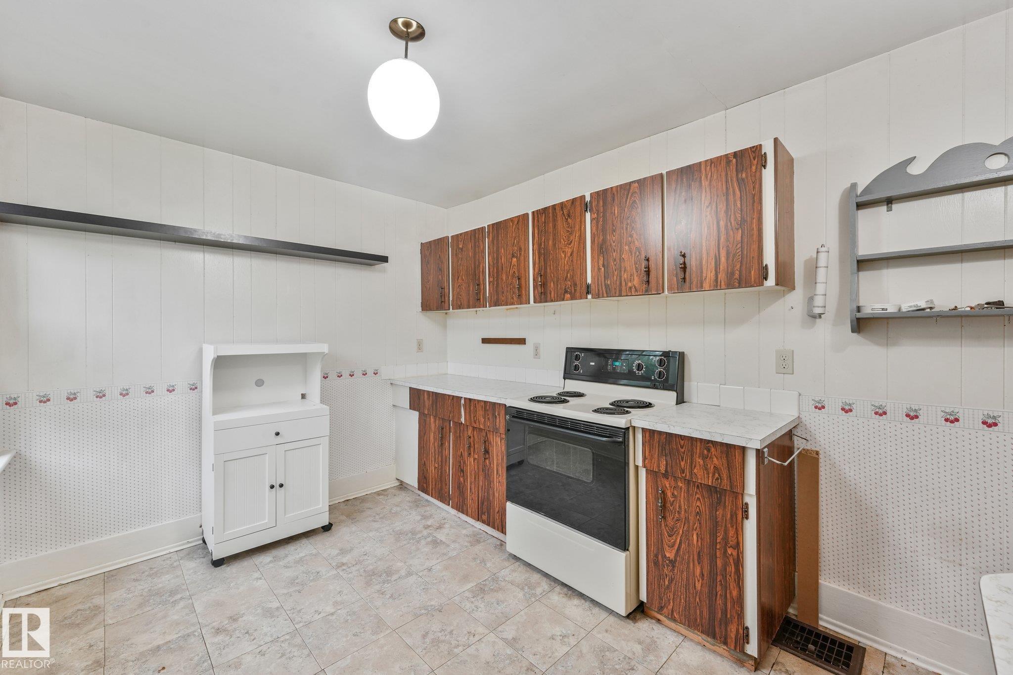 https://zimg.paragon.ice.com/ParagonImages/Property/PM/RAE/225412721/26/0/0/f745bb627820580cec74cdda4da22c51/1/57893d89b5704fb46bb194b0eb8a9f64/225412721-c30def4b-7025-4ea9-9b2c-fe9679b70afb.JPG