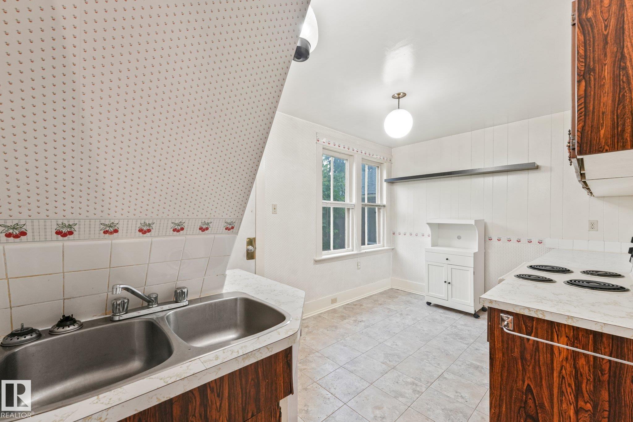 https://zimg.paragon.ice.com/ParagonImages/Property/PM/RAE/225412721/28/0/0/67d66697221ab7cd77c80501150b3d3b/1/57893d89b5704fb46bb194b0eb8a9f64/225412721-226b8a06-618a-421f-8b9d-3ba5a7bcf138.JPG