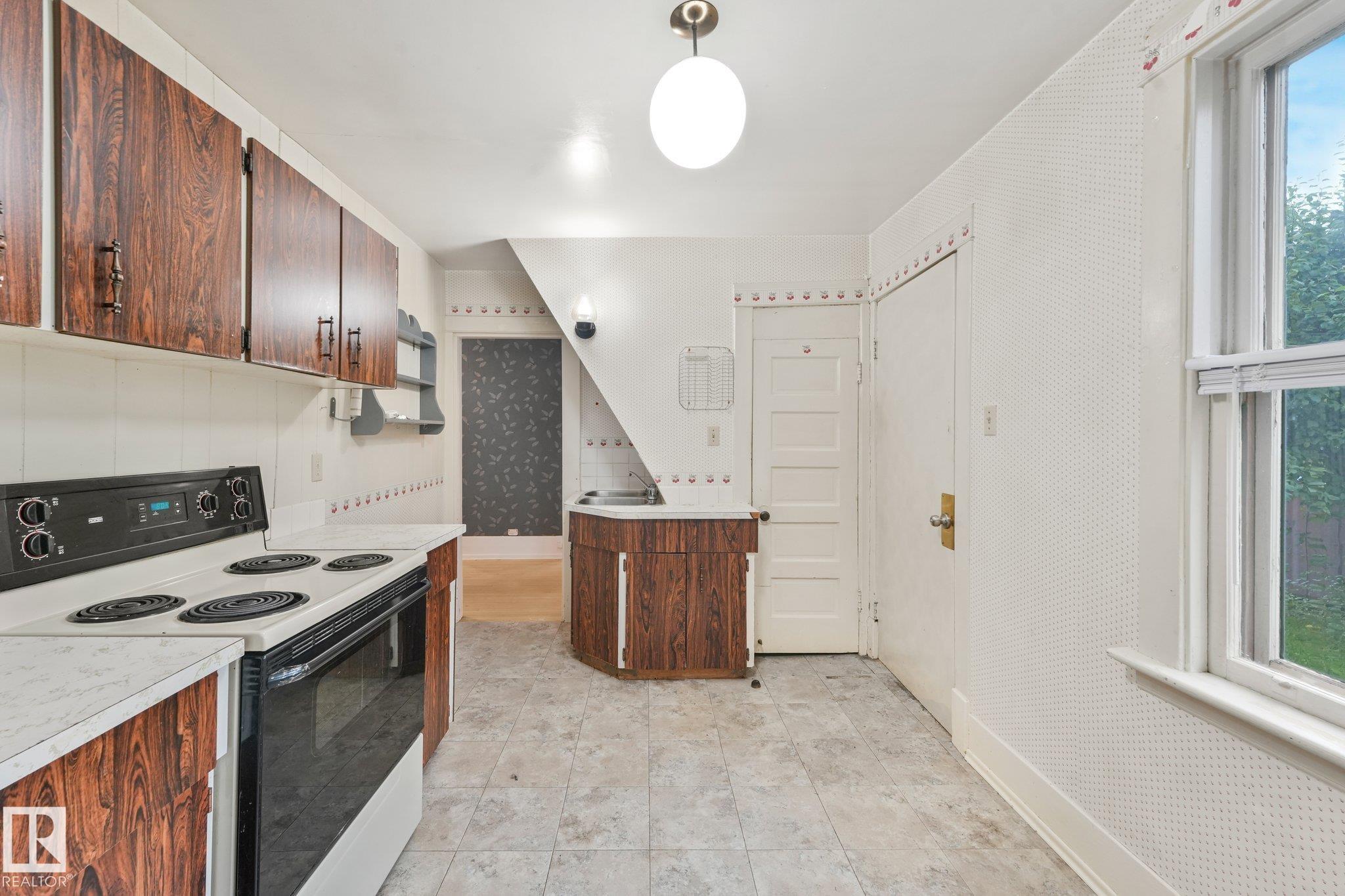 https://zimg.paragon.ice.com/ParagonImages/Property/PM/RAE/225412721/29/0/0/04a3712353359825686b491044d32049/1/57893d89b5704fb46bb194b0eb8a9f64/225412721-733db103-ec88-4d3f-a73b-288e992c39bd.JPG