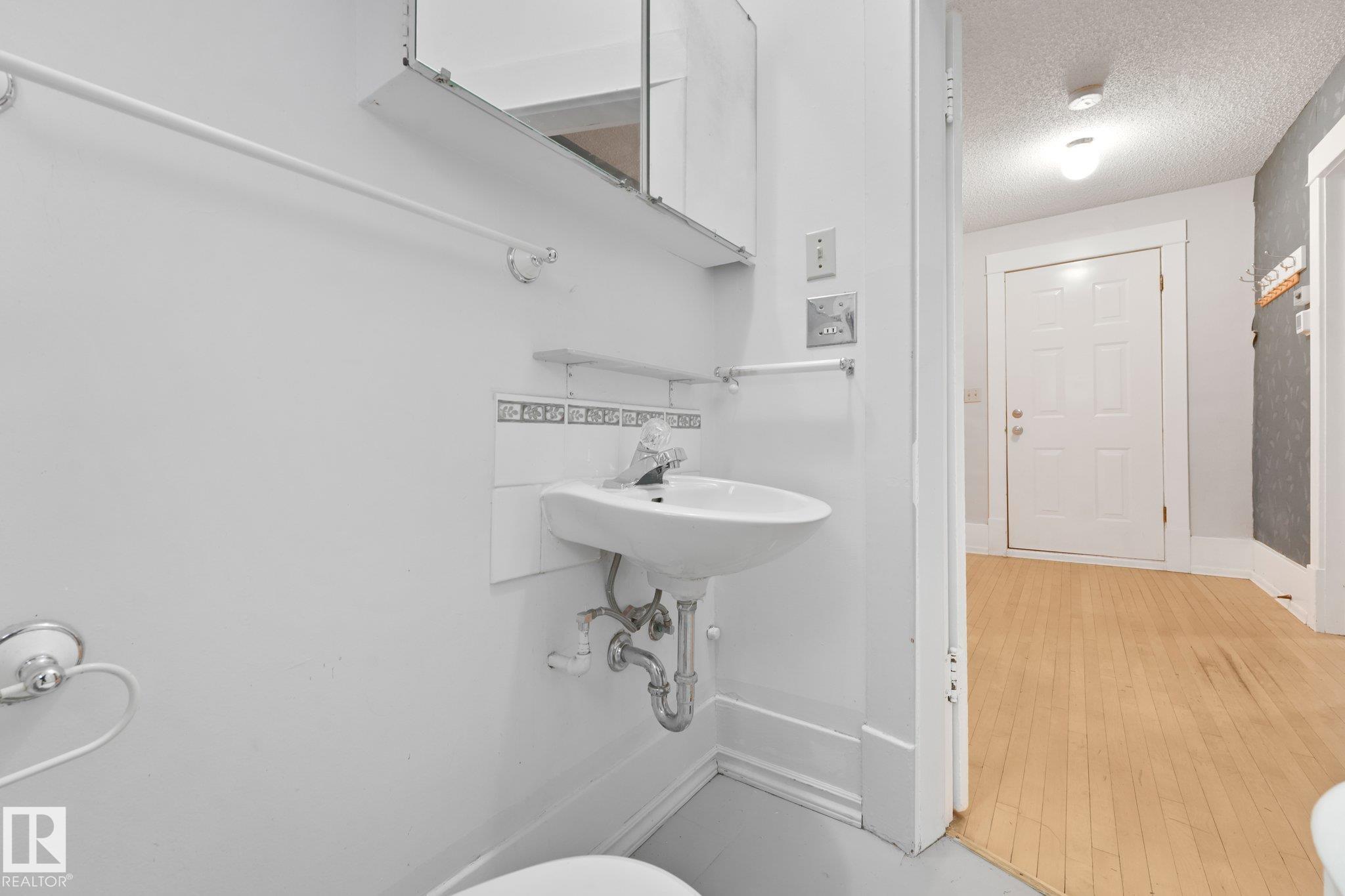 https://zimg.paragon.ice.com/ParagonImages/Property/PM/RAE/225412721/32/0/0/a831dcfe4fe2c954c2aaf2d91c135625/1/57893d89b5704fb46bb194b0eb8a9f64/225412721-c7a77c3a-0b1e-4013-9e9f-348104fb7b0a.JPG