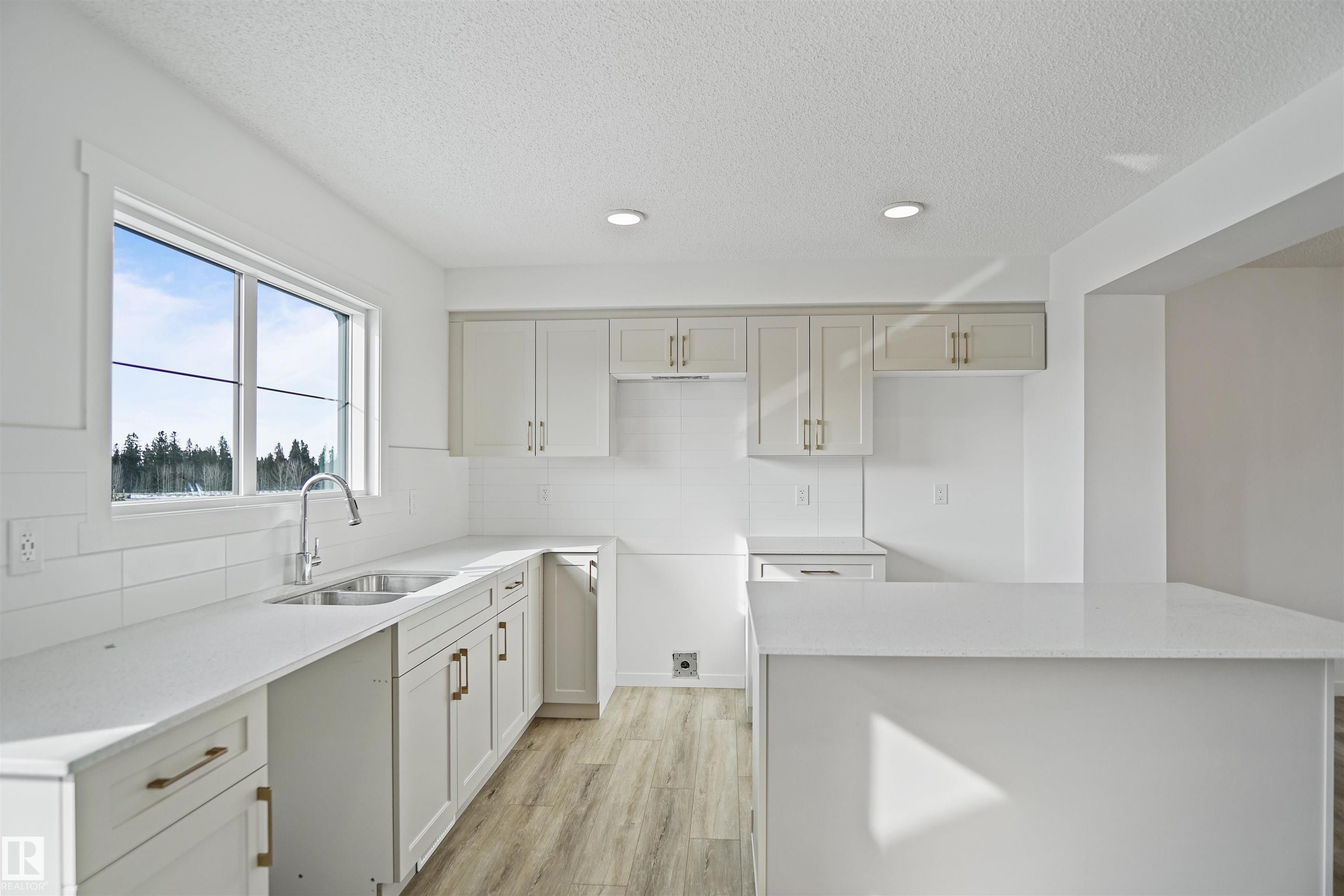 Photo 11 at 274 Deer Valley Drive, Anderson, Leduc