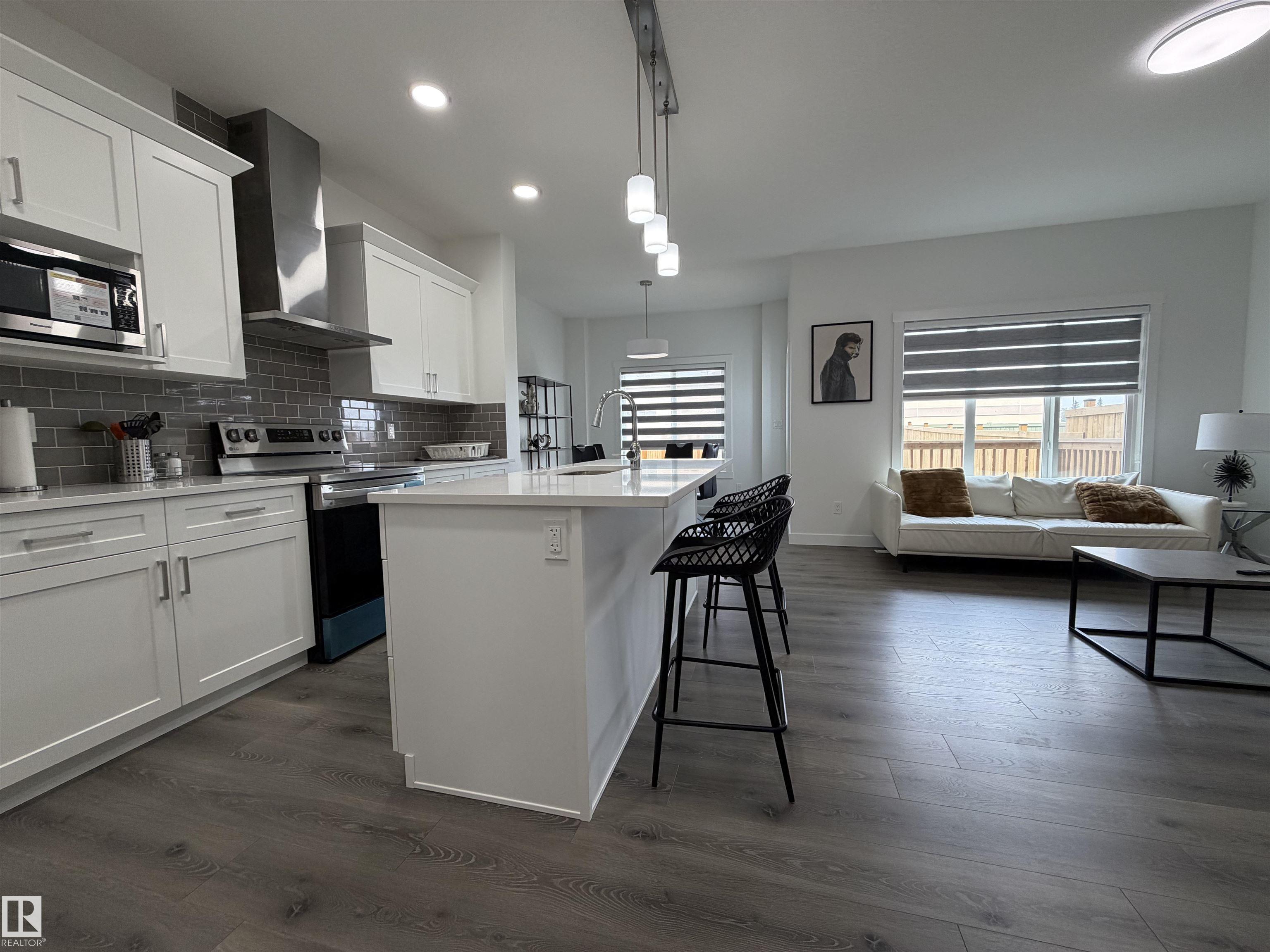 https://zimg.paragon.ice.com/ParagonImages/Property/PM/RAE/225412818/14/0/0/fb05099d274b298e0f753955138d3a5c/1/8b3f95475dece841dda0a410b041d398/225412818-17B8A20D-D4CD-4CAD-B11C-C9F65BD9841F.JPG