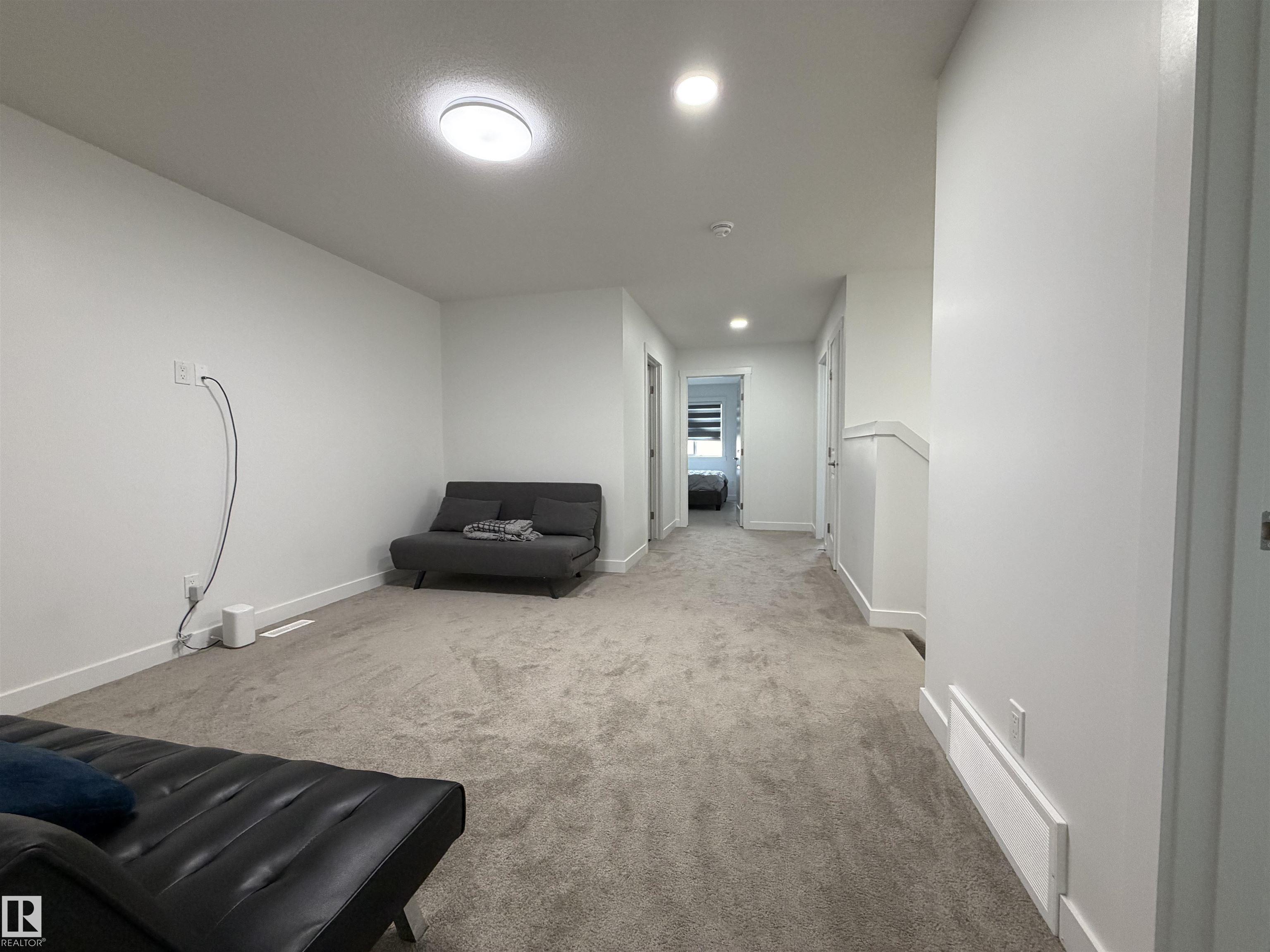 https://zimg.paragon.ice.com/ParagonImages/Property/PM/RAE/225412818/21/0/0/104f76f7698ad1e0c89bd928875ba291/1/8b3f95475dece841dda0a410b041d398/225412818-44B2A091-C154-467B-B735-ECBB56D13619.JPG