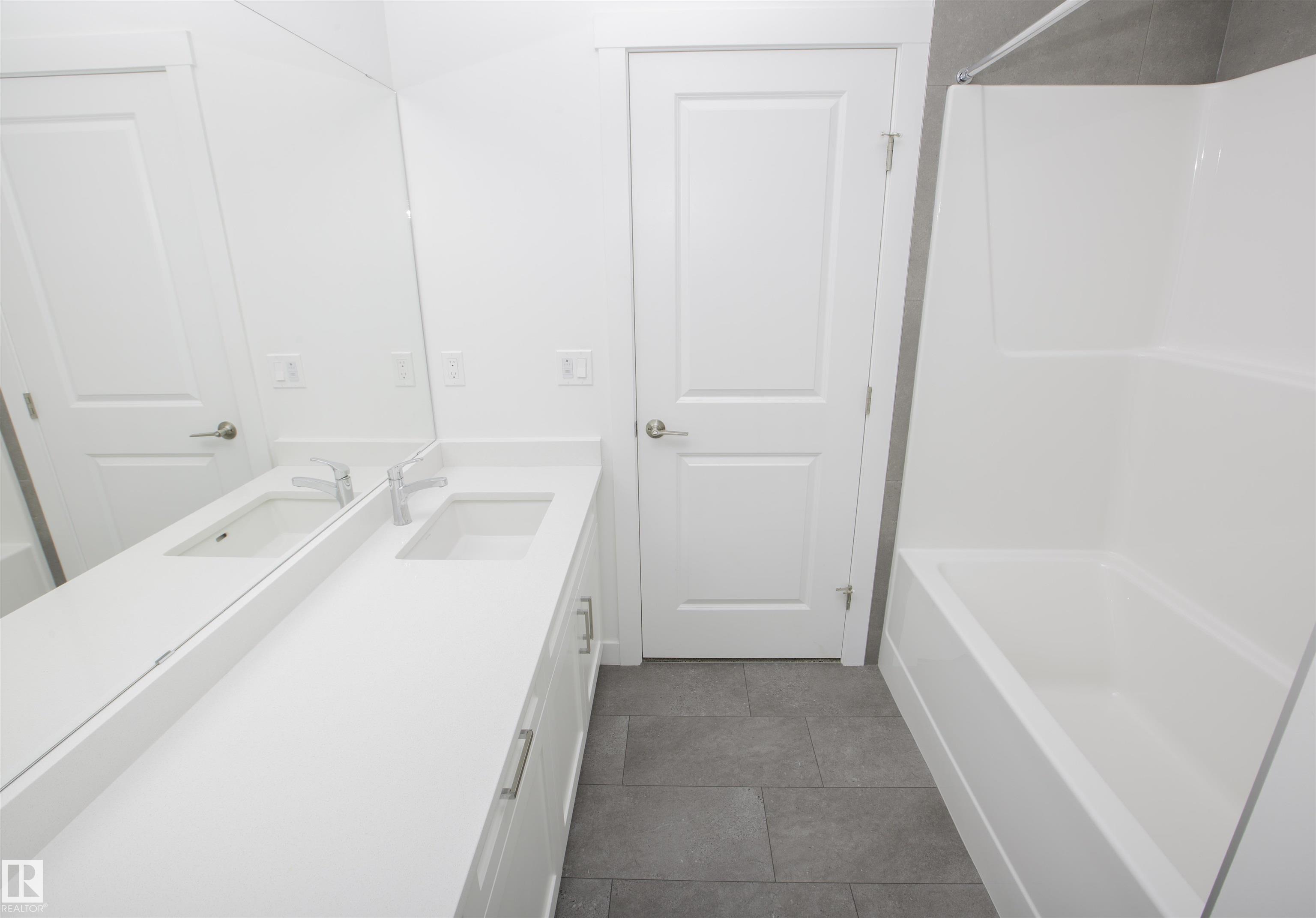 https://zimg.paragon.ice.com/ParagonImages/Property/PM/RAE/225412818/39/0/0/8a7ddefae7bf8ab88c00745623fef835/1/8b3f95475dece841dda0a410b041d398/225412818-C297705A-519C-439D-A85A-FB684CC7641B.JPG