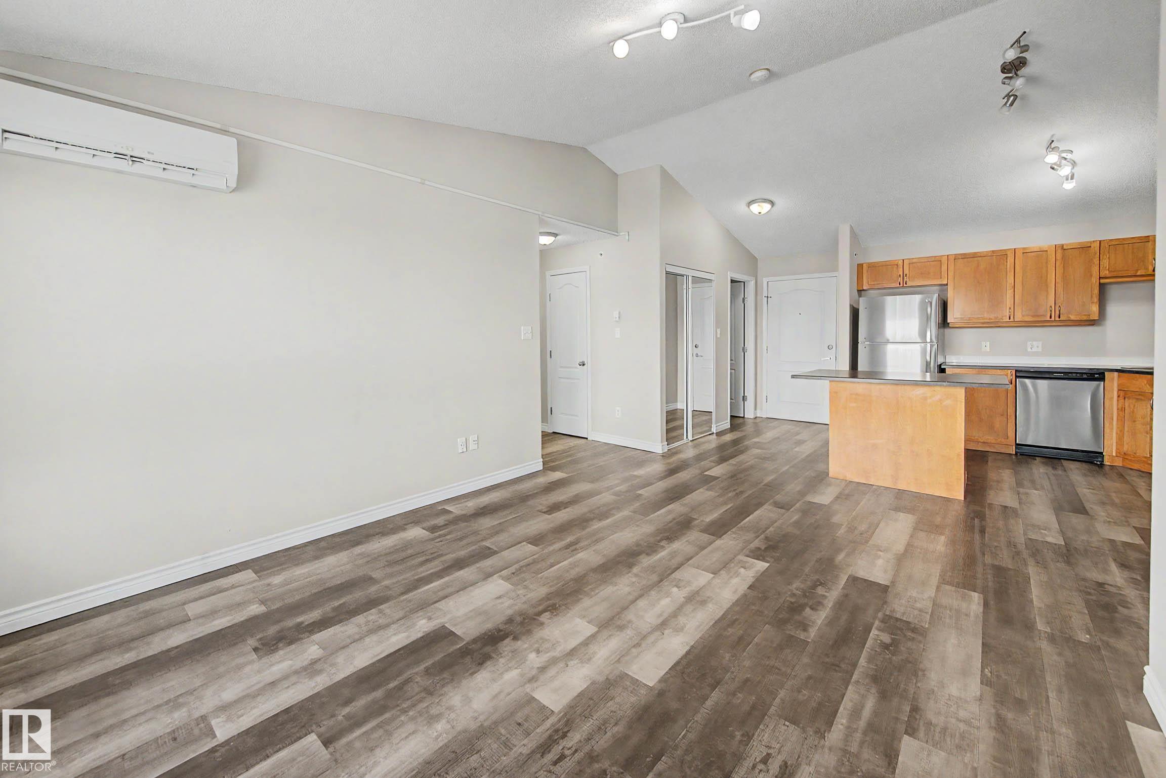 https://zimg.paragon.ice.com/ParagonImages/Property/PM/RAE/225412859/17/0/0/e1ab0c2ffed1a7af33911e1abed91b08/1/3a90c88bbf856591ee8707b083f435f2/225412859-205580ec-a751-4986-8c40-a0c247440443.JPG