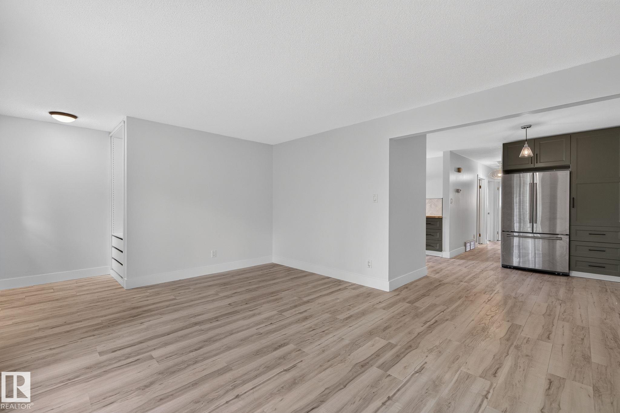https://zimg.paragon.ice.com/ParagonImages/Property/PM/RAE/225412899/15/0/0/7dc88962d235e8b06041a25ac864c2ef/1/218d4a41ef1de0e4fdcd1c8096fff573/225412899-b9bb3558-0bde-4959-b014-7870f59bdc3d.JPG