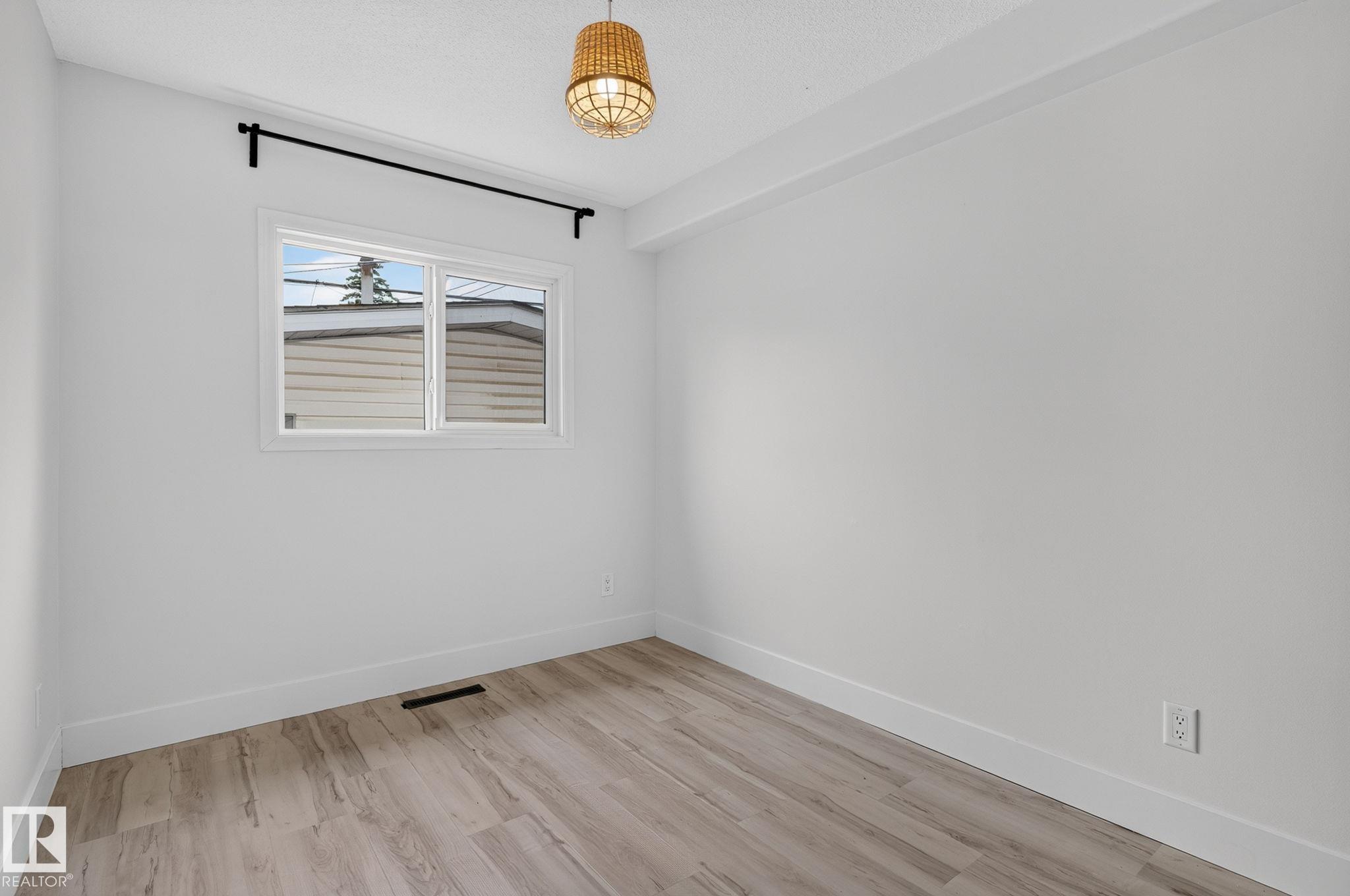 https://zimg.paragon.ice.com/ParagonImages/Property/PM/RAE/225412899/33/0/0/49b0e75ad543c004e3743fc1b972b490/1/218d4a41ef1de0e4fdcd1c8096fff573/225412899-cdbe33cd-419f-4fec-80a7-6eab294252ae.JPG