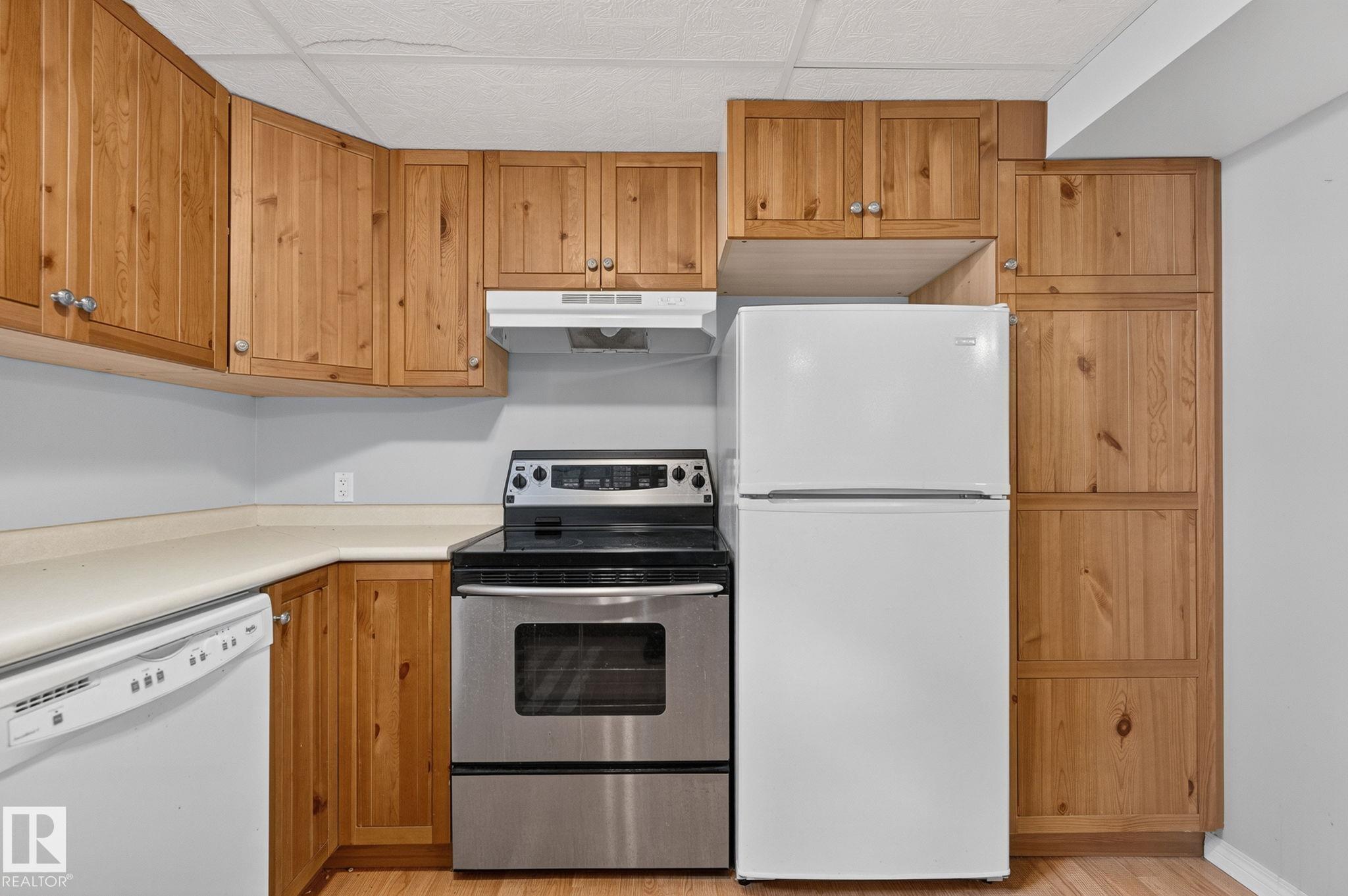 https://zimg.paragon.ice.com/ParagonImages/Property/PM/RAE/225412899/44/0/0/436a9a032873f096500827f7f464c30c/1/218d4a41ef1de0e4fdcd1c8096fff573/225412899-362f6e2c-7ce1-40cf-b3b7-6bf583c7673d.JPG