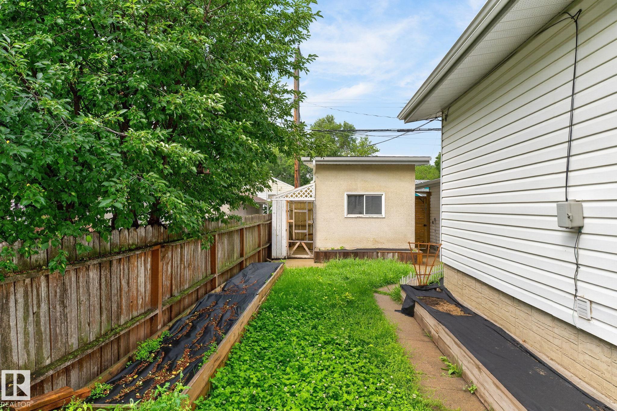 https://zimg.paragon.ice.com/ParagonImages/Property/PM/RAE/225412899/62/0/0/8821c259e21f455aa164bff3cb077fba/1/218d4a41ef1de0e4fdcd1c8096fff573/225412899-c0bee47c-fe3a-4360-84a0-f3731f32bb94.JPG