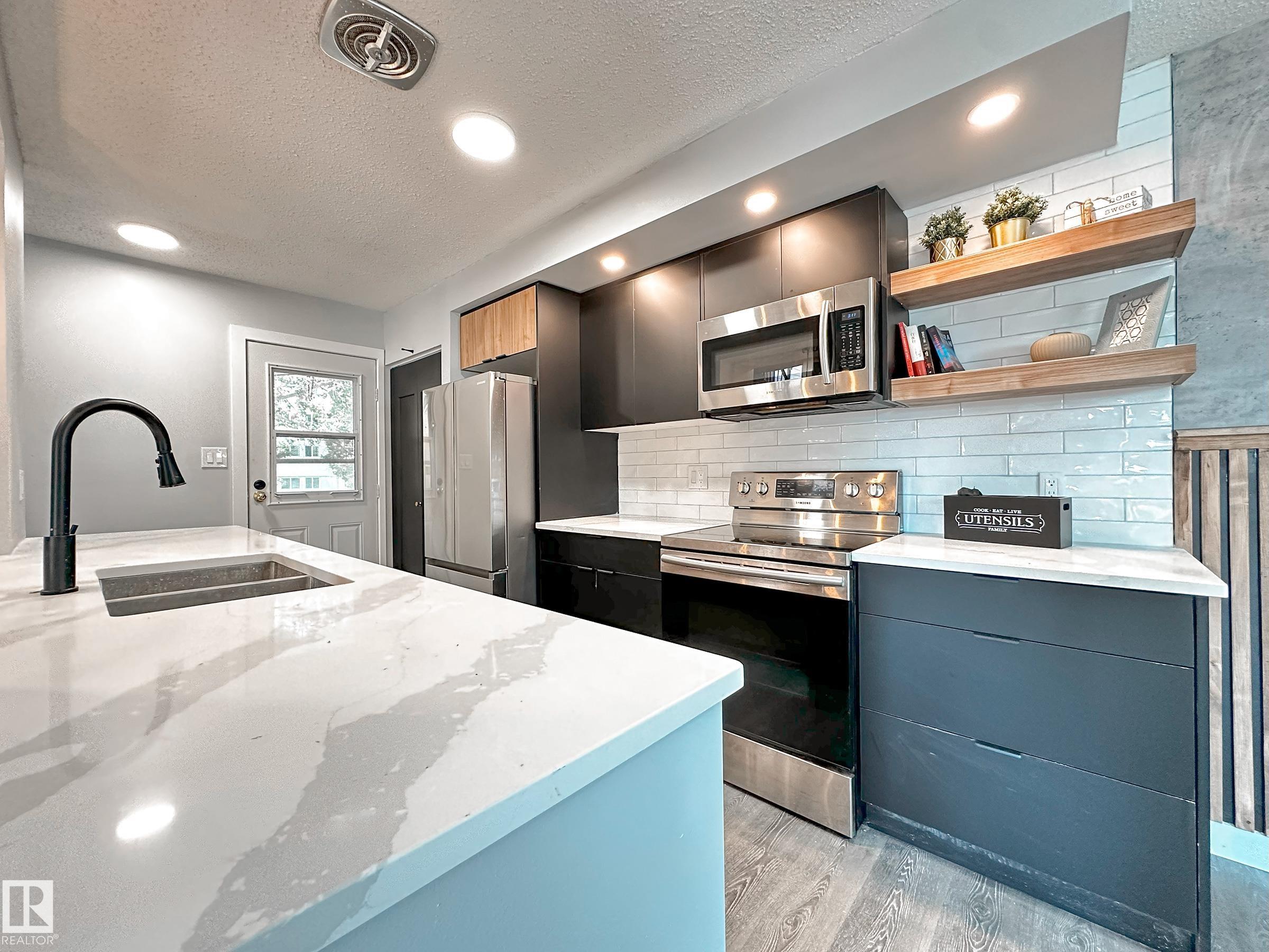 Photo 7 at 862 Erin Place NW, Thorncliffe, Edmonton