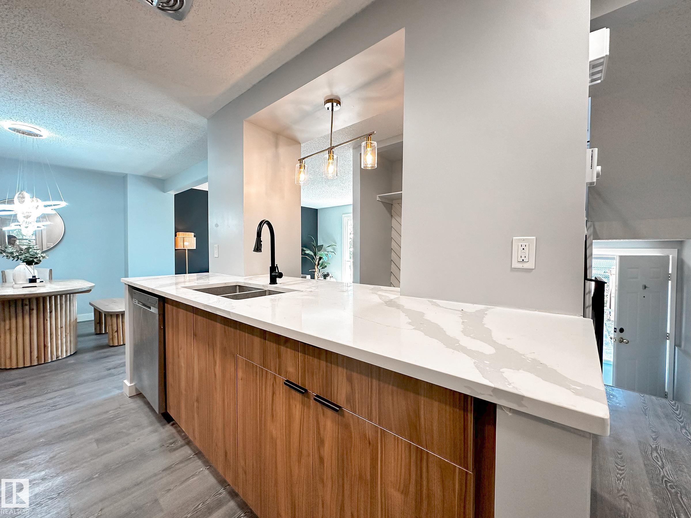 Photo 9 at 862 Erin Place NW, Thorncliffe, Edmonton