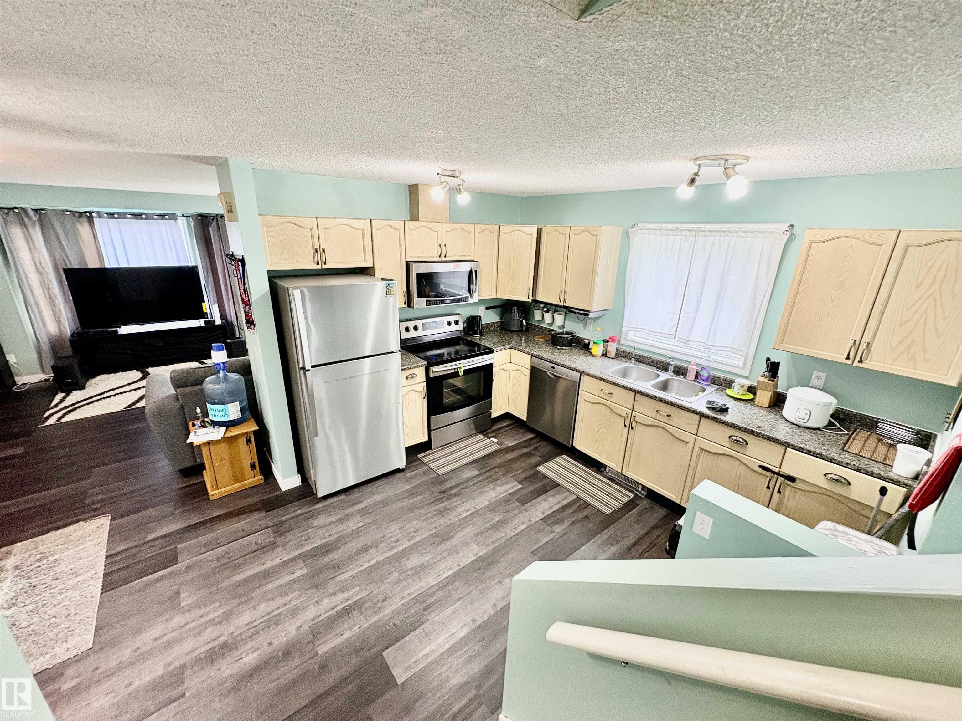 Photo 10 at 325 Kline Crescent NW, Kiniski Gardens, Edmonton