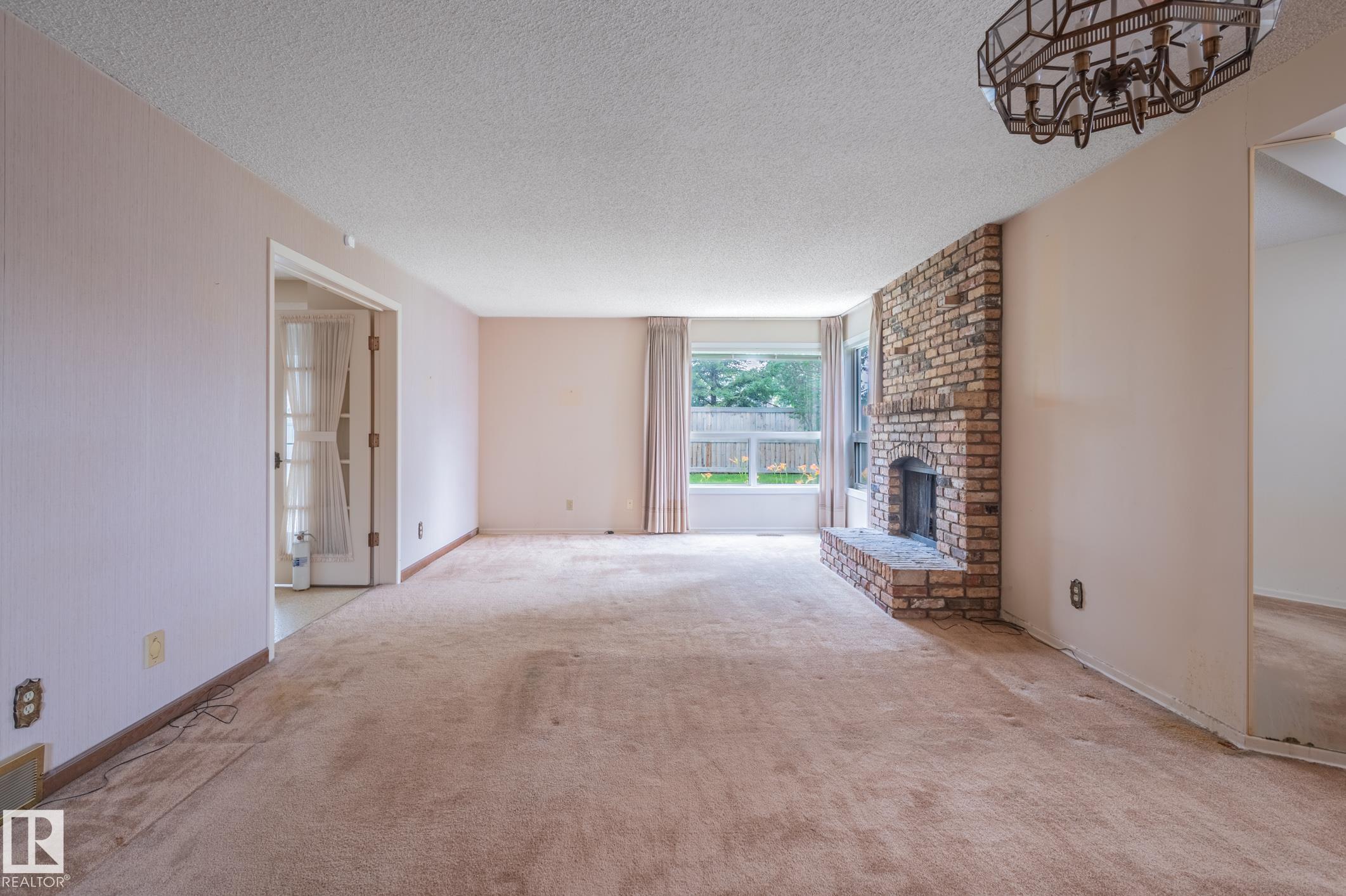 Photo 12 at 33 Whiteoaks Estates, Woodlands, St. Albert