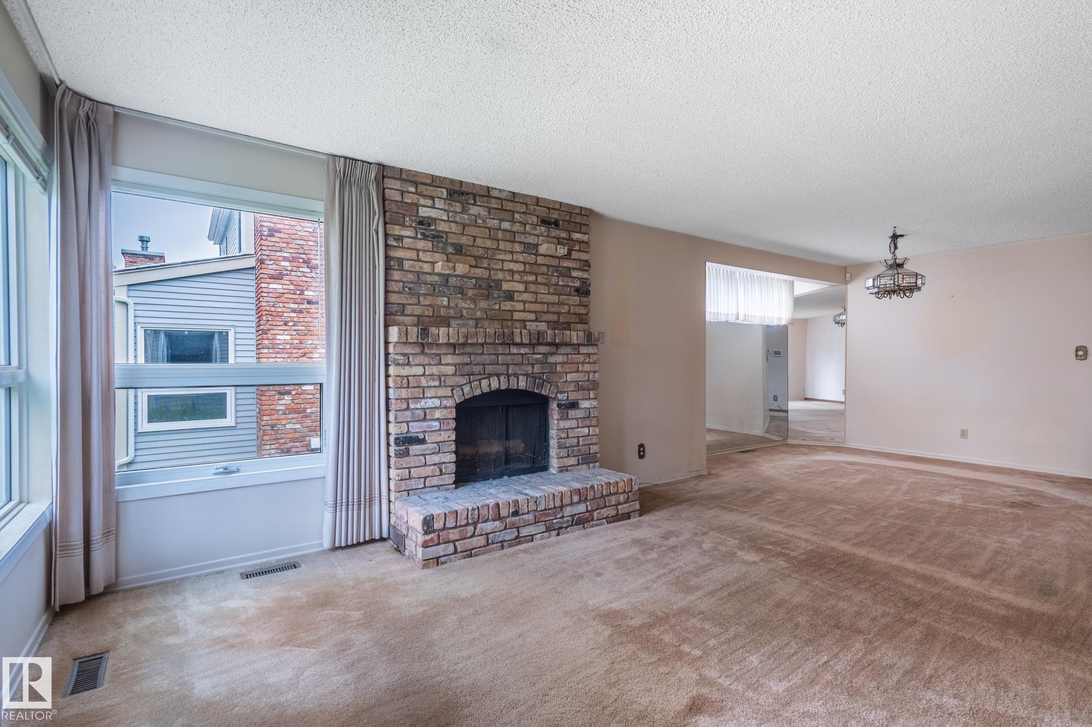 Photo 16 at 33 Whiteoaks Estates, Woodlands, St. Albert