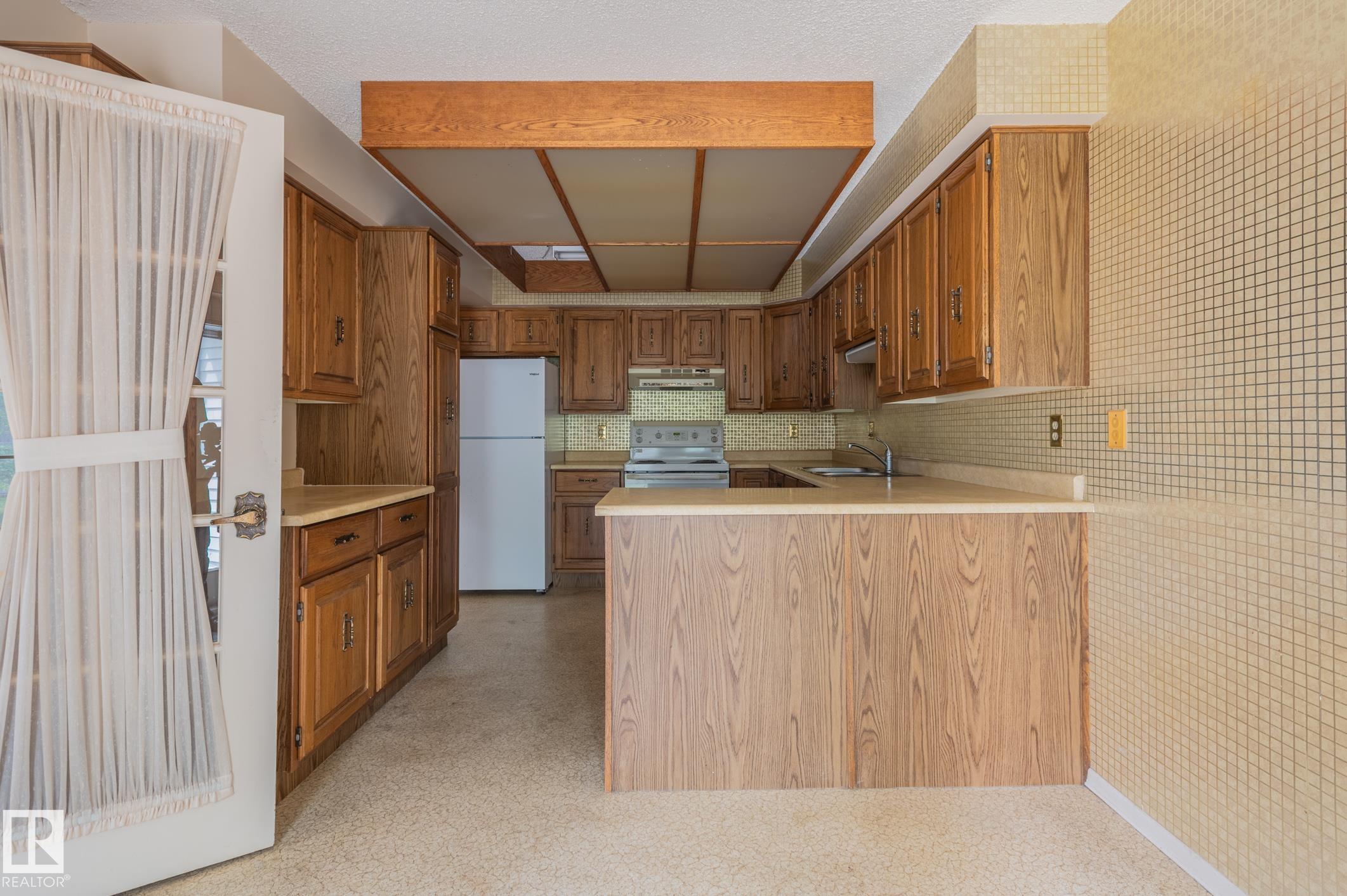 Photo 21 at 33 Whiteoaks Estates, Woodlands, St. Albert
