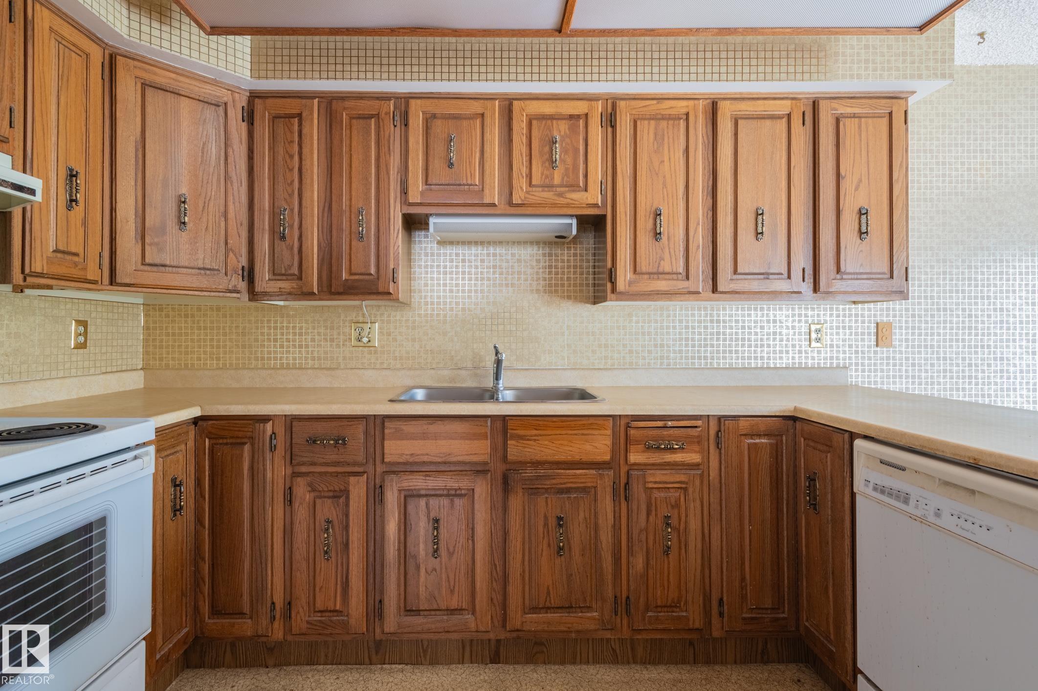 Photo 24 at 33 Whiteoaks Estates, Woodlands, St. Albert