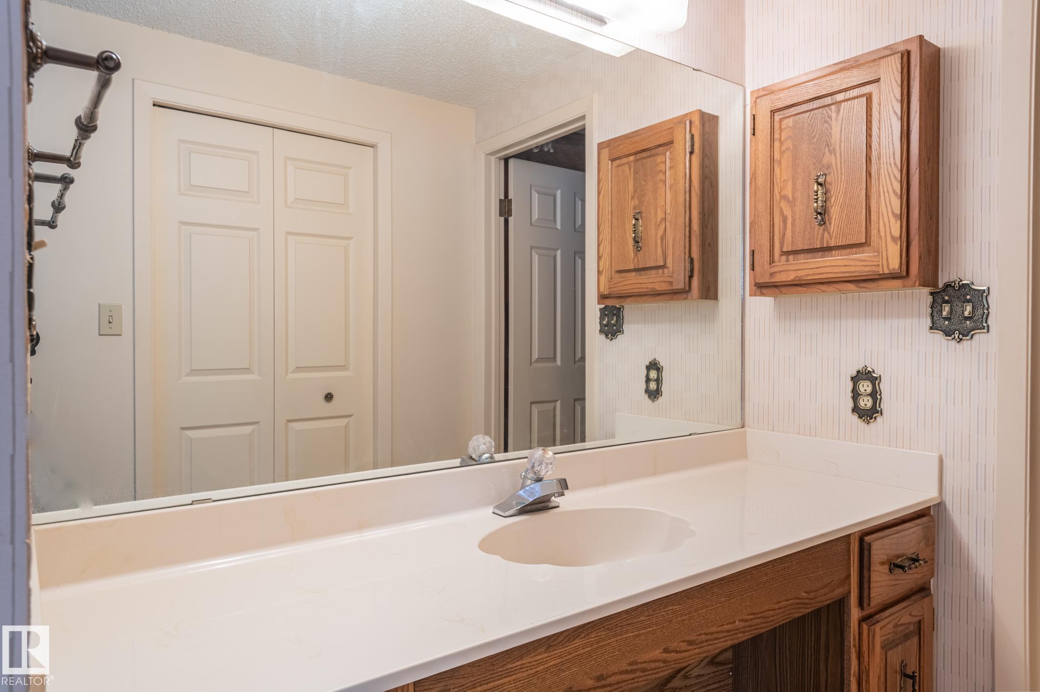 Photo 36 at 33 Whiteoaks Estates, Woodlands, St. Albert