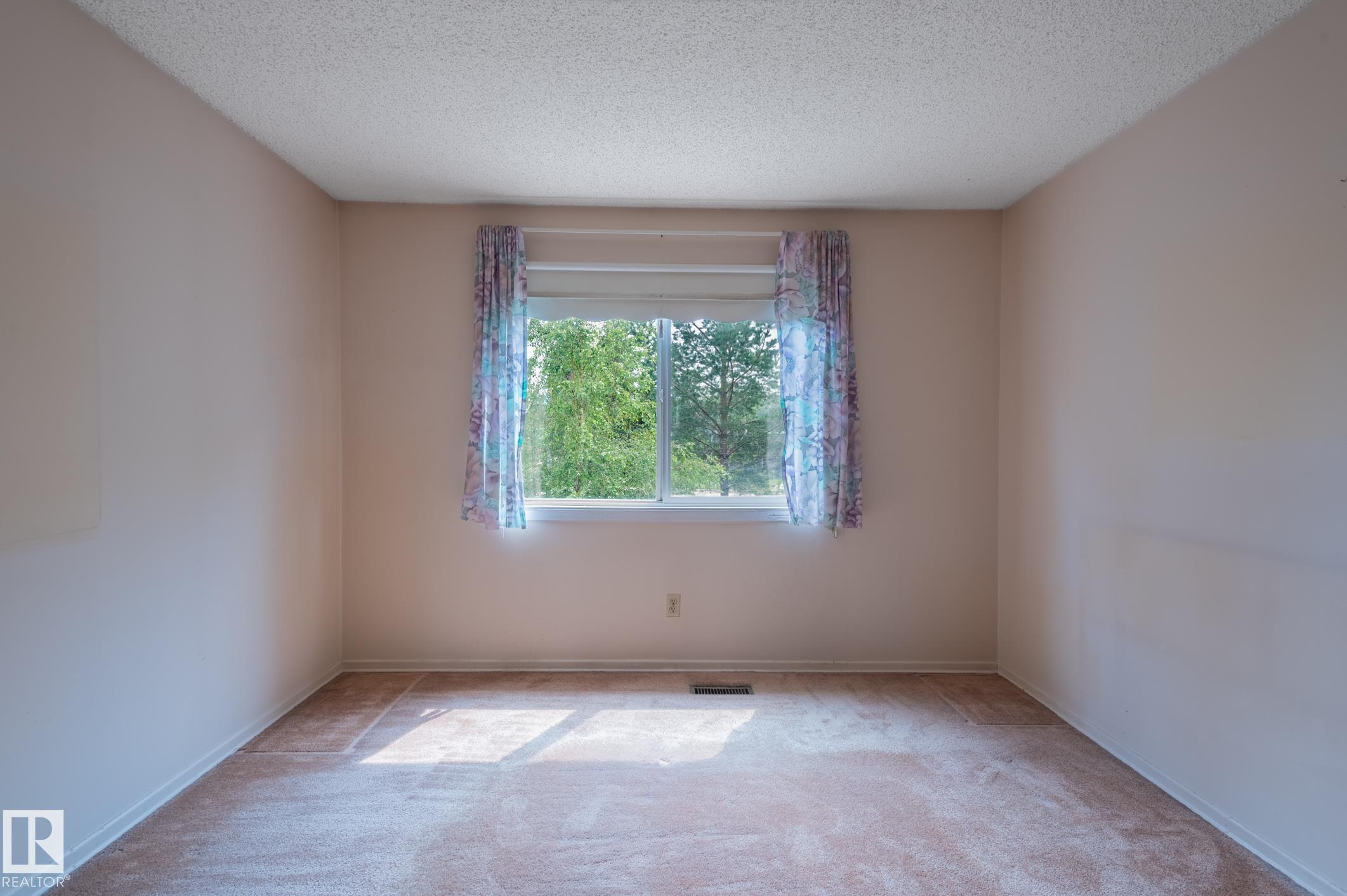 Photo 47 at 33 Whiteoaks Estates, Woodlands, St. Albert