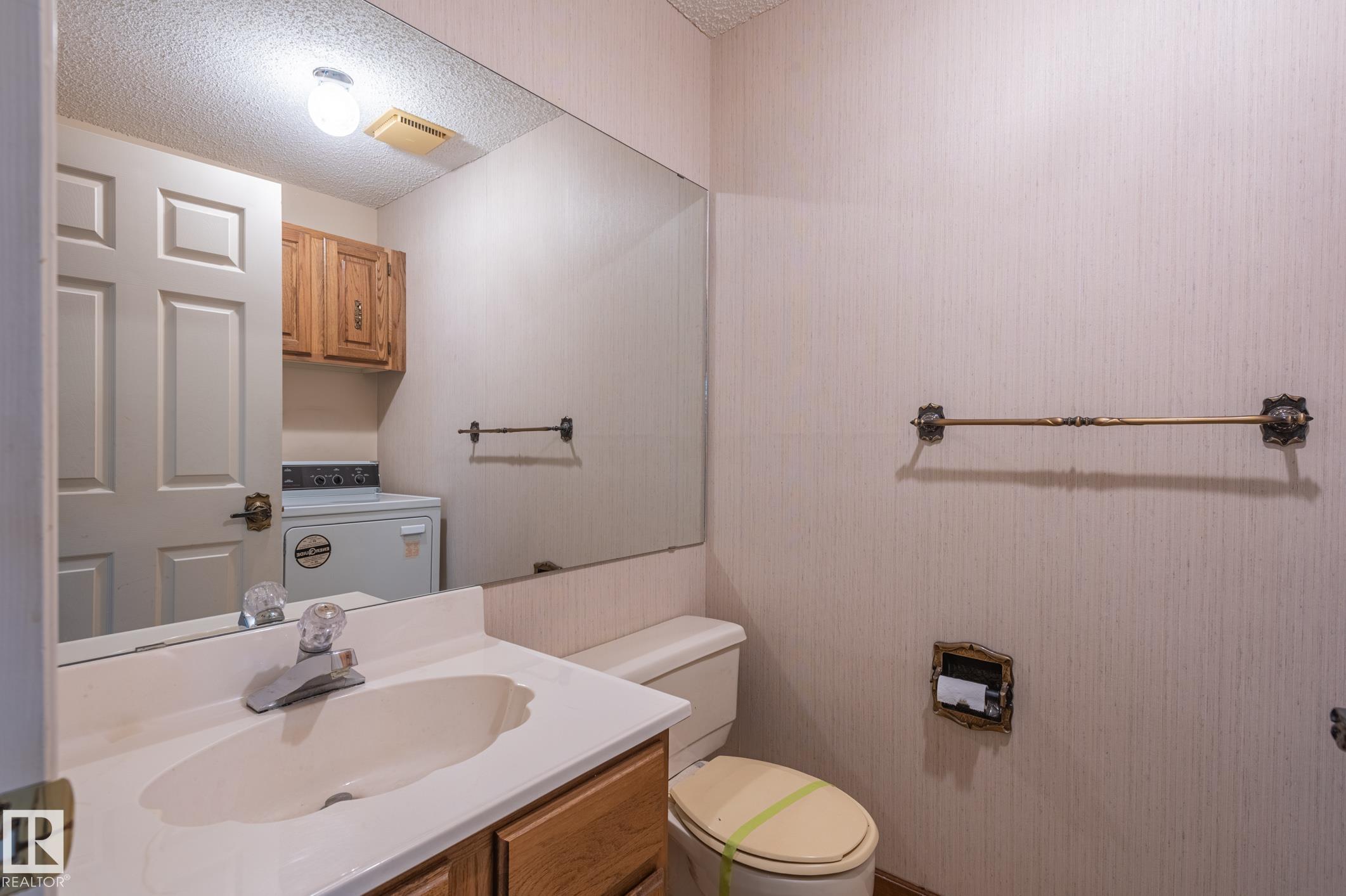 Photo 9 at 33 Whiteoaks Estates, Woodlands, St. Albert
