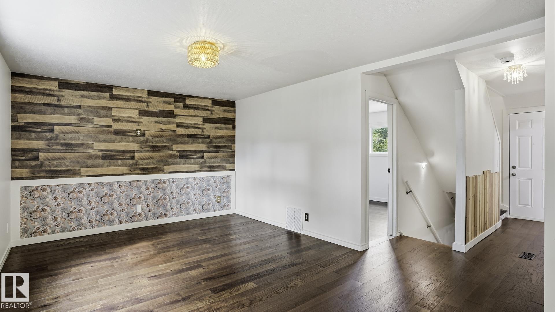 Photo 14 at 11617 84 Street NW, Parkdale, Edmonton