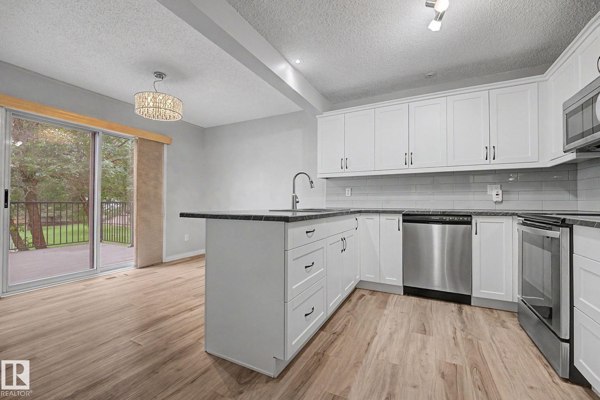 Photo 9 at 7 - 10 Devon Close, Deer Ridge, St. Albert