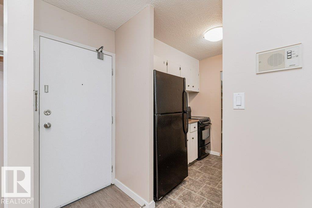 Photo 10 at 327 - 10160 114 Street NW, Wîhkwêntôwin, Edmonton