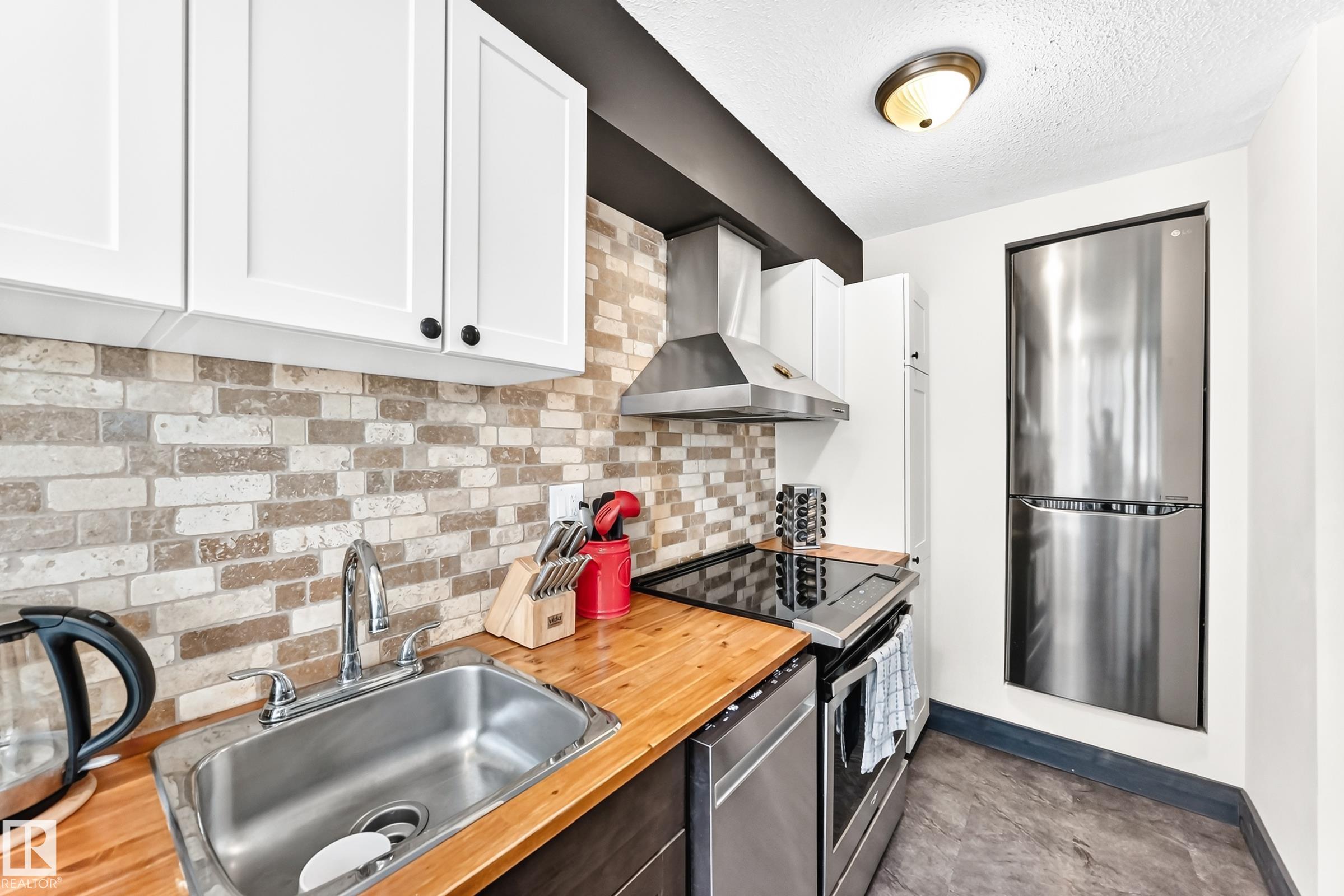 230 - 10160 114 Street NW, Wîhkwêntôwin, Edmonton