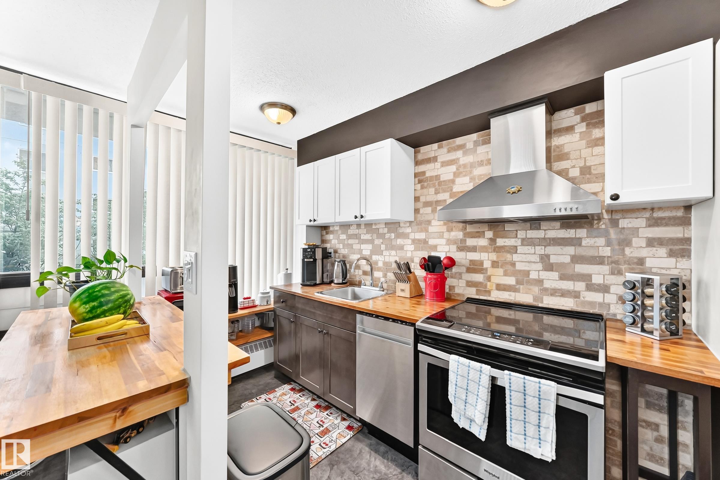 230 - 10160 114 Street NW, Wîhkwêntôwin, Edmonton