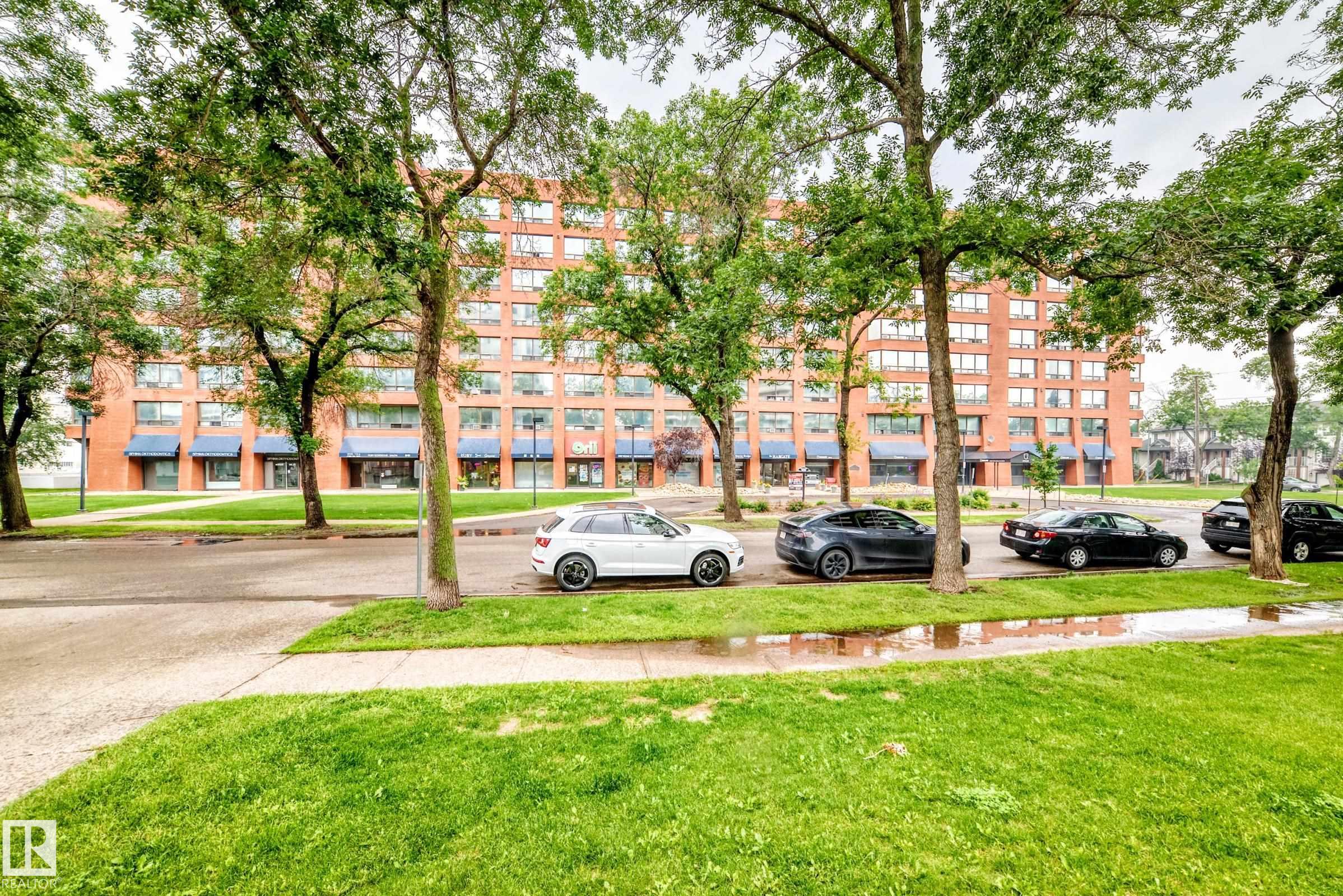 Photo 16 at 230 - 10160 114 Street NW, Wîhkwêntôwin, Edmonton