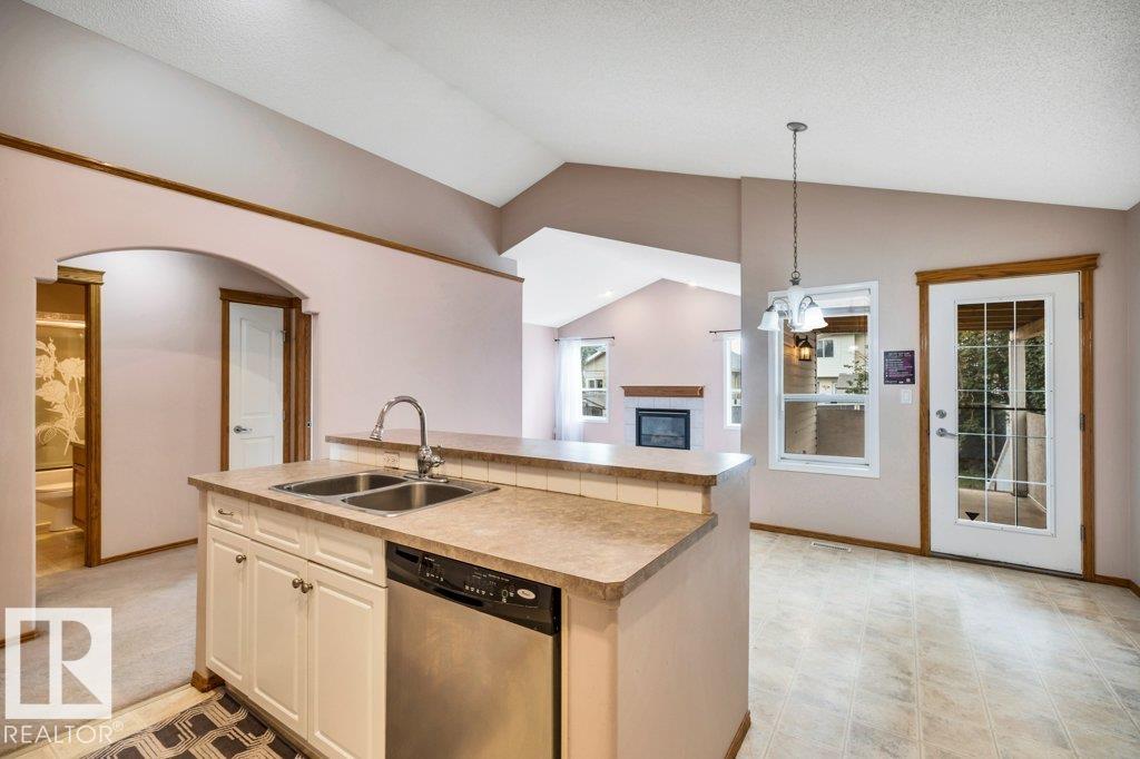 https://zimg.paragon.ice.com/ParagonImages/Property/PM/RAE/225412985/10/0/0/6670cdb1680d4dbad0fe3451fb20be71/1/b236a9102c70628765e59e42c95df123/225412985-2bfc6980-9bff-4e2b-9a05-927b87b12898.JPG