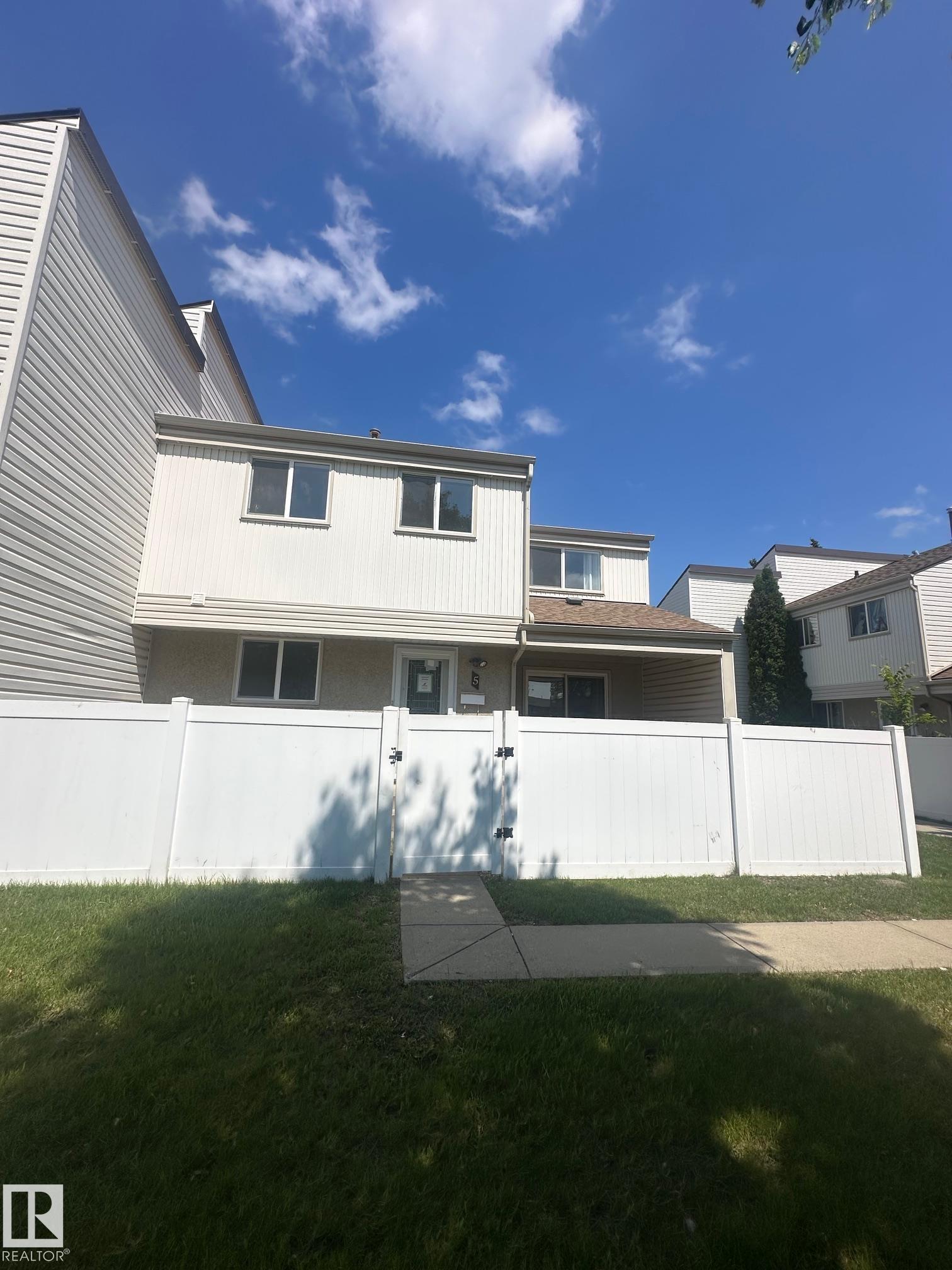 5 Woodvale Village NW, Greenview, Edmonton