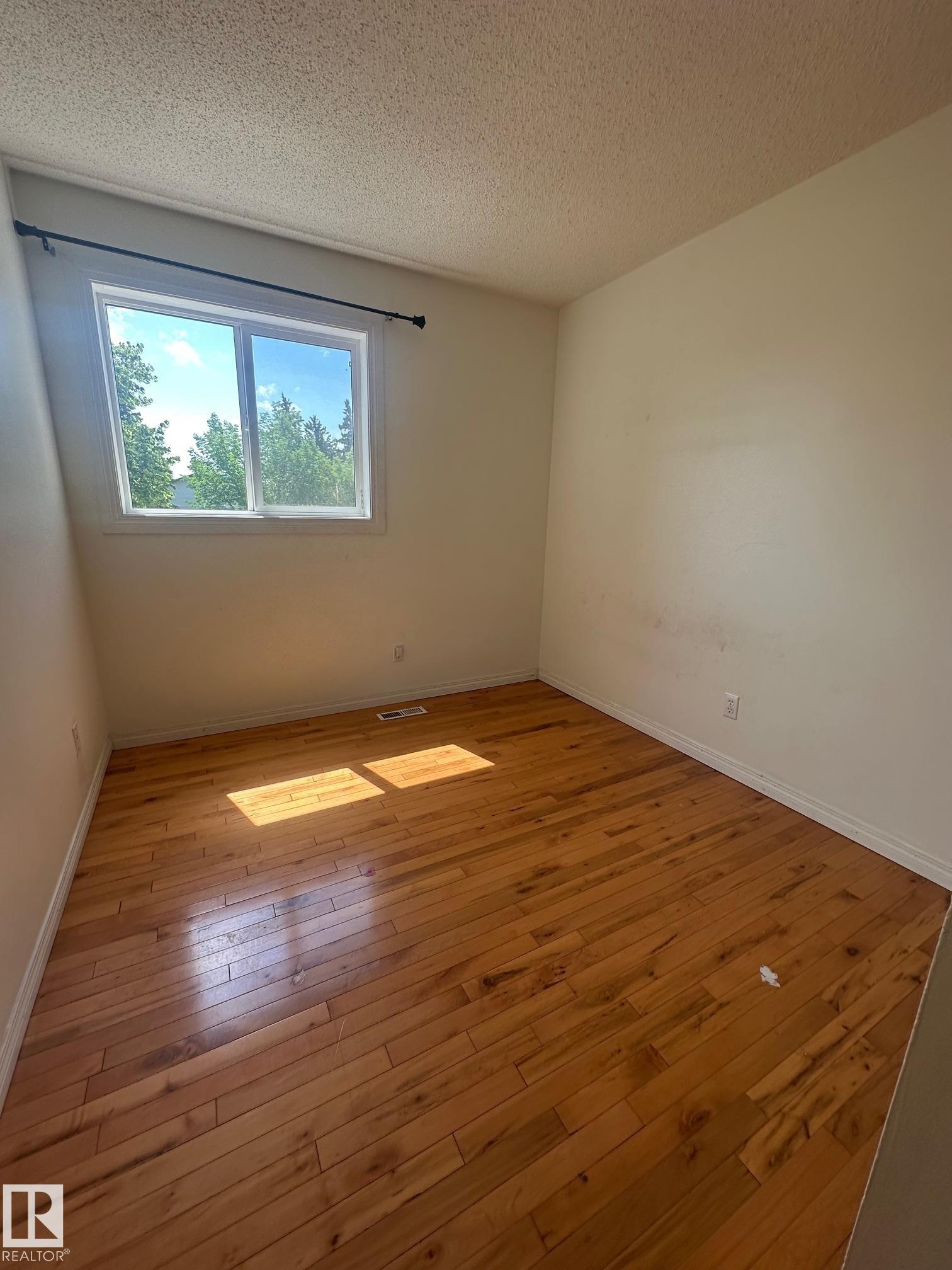 Photo 12 at 5 Woodvale Village NW, Greenview, Edmonton