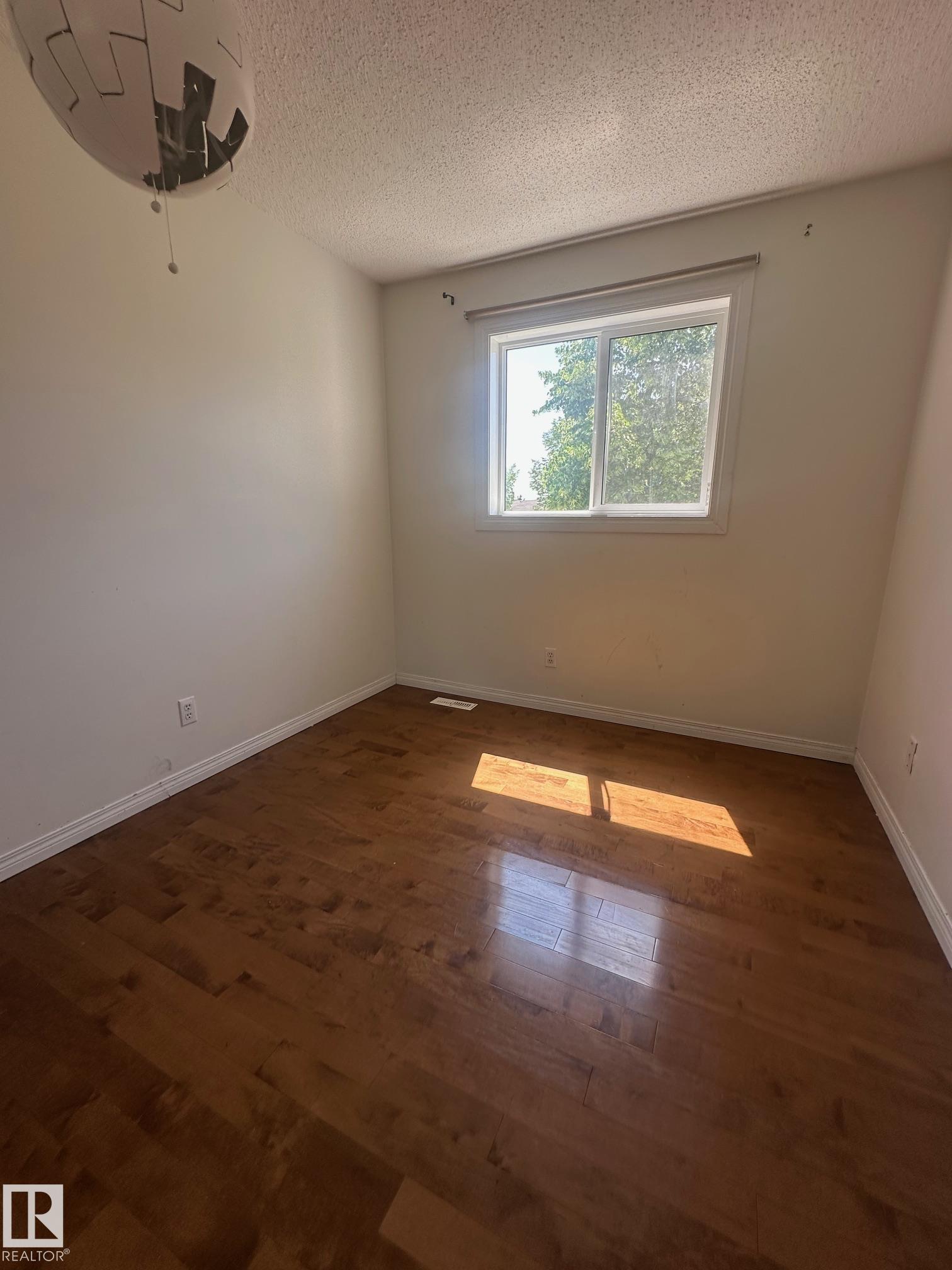 Photo 9 at 5 Woodvale Village NW, Greenview, Edmonton