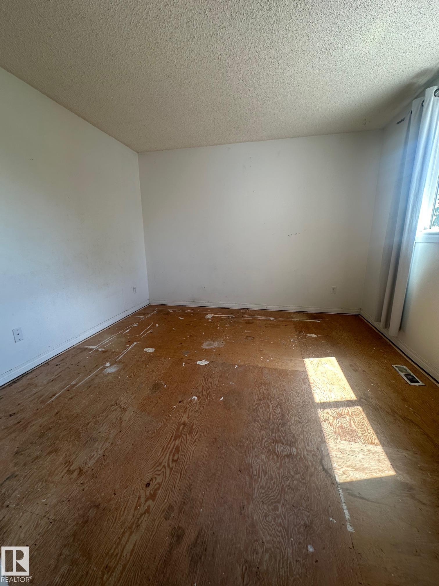 Photo 10 at 5 Woodvale Village NW, Greenview, Edmonton