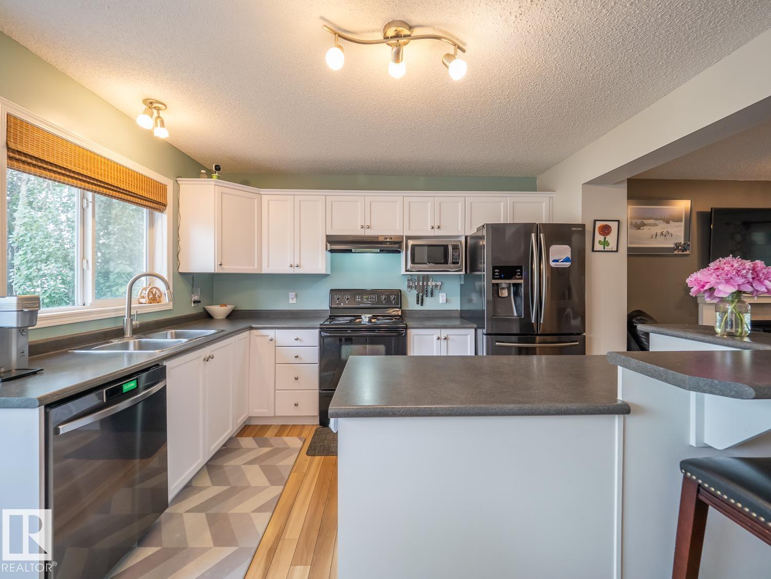 Photo 11 at 12124 17 Avenue SW, Rutherford, Edmonton