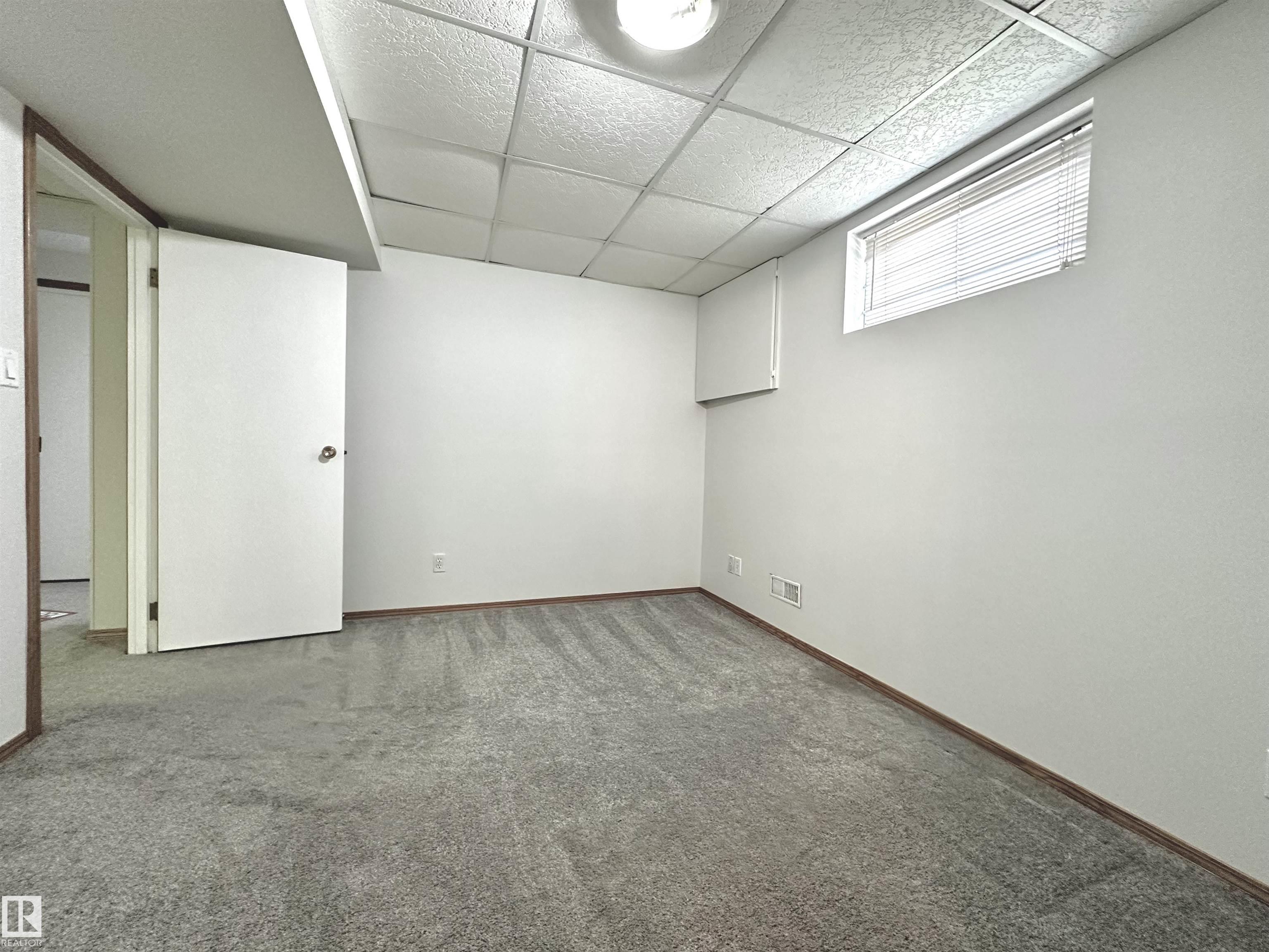 Photo 22 at 11111 157 Avenue NW, Beaumaris, Edmonton