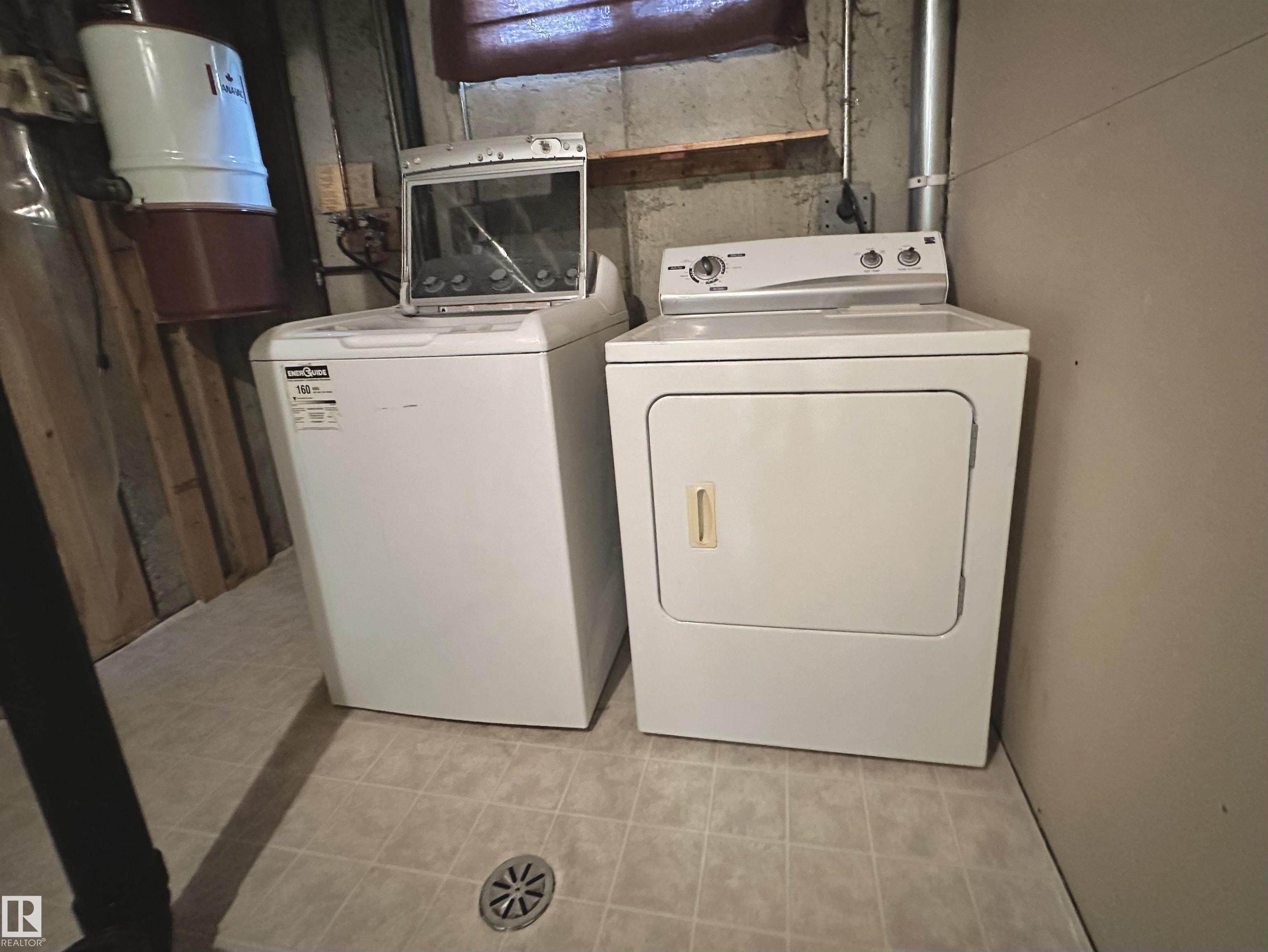 Photo 25 at 11111 157 Avenue NW, Beaumaris, Edmonton