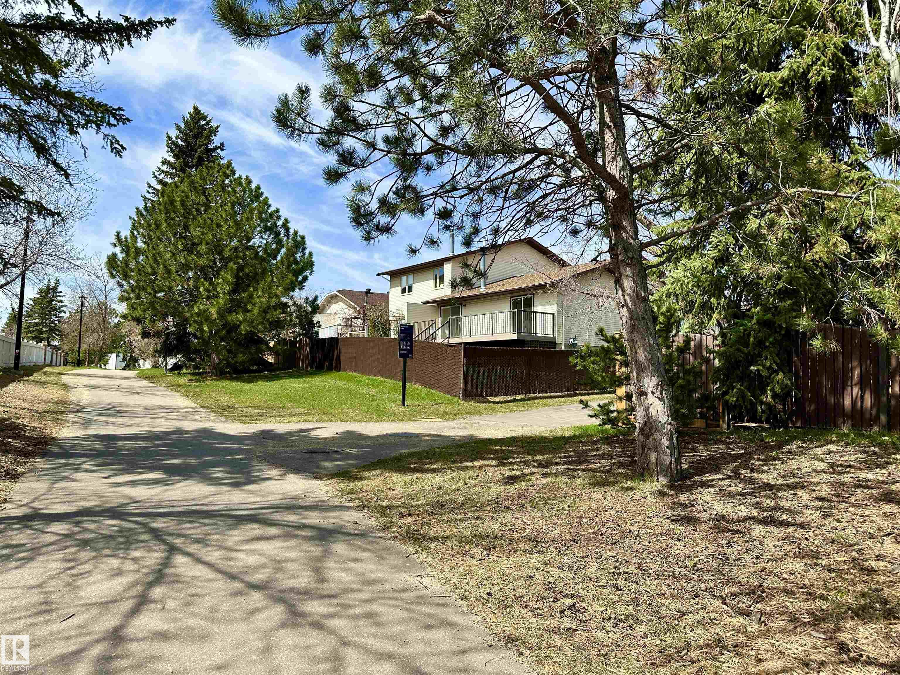 Photo 33 at 11111 157 Avenue NW, Beaumaris, Edmonton