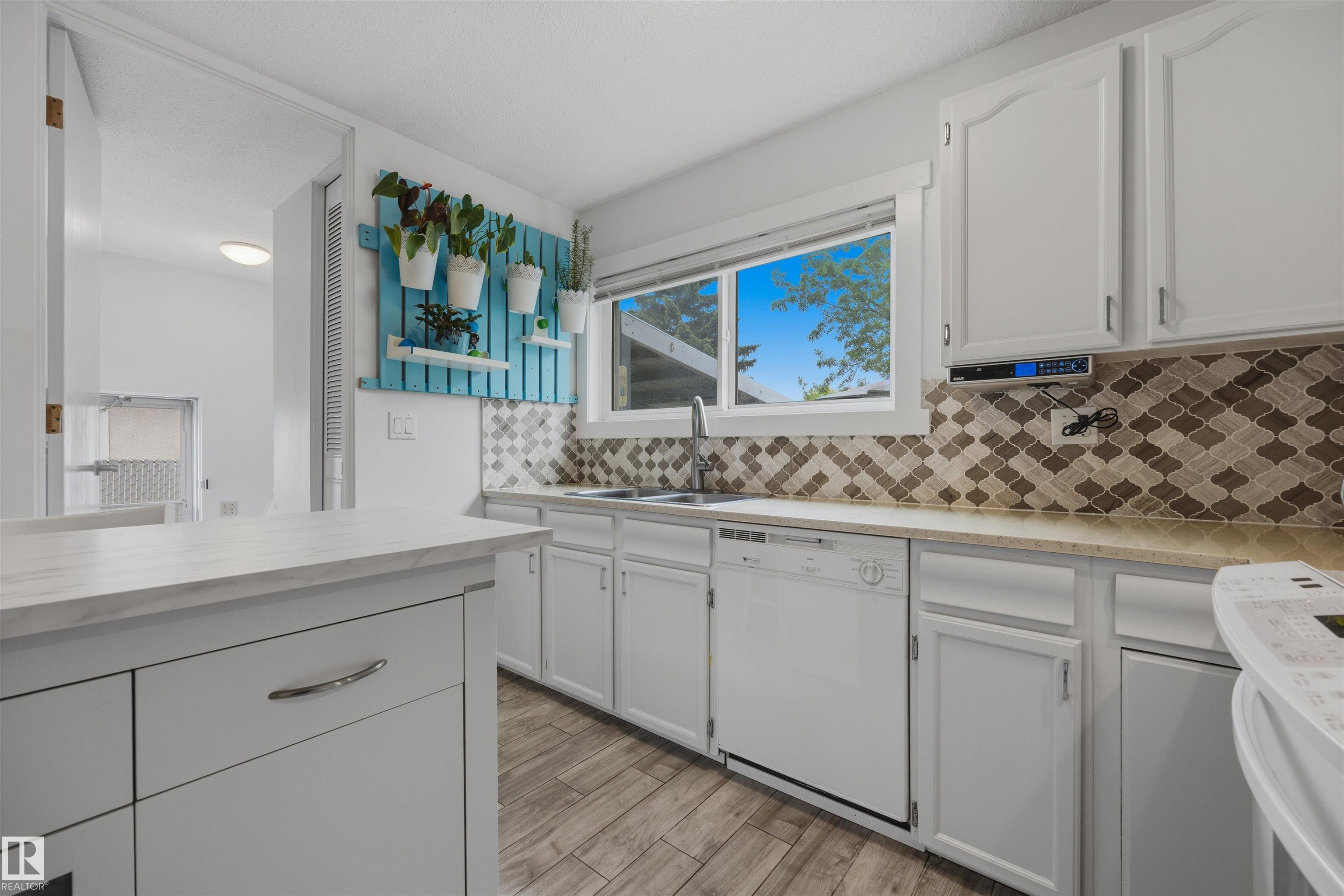 Photo 11 at 11707 150 Avenue NW, Caernarvon, Edmonton