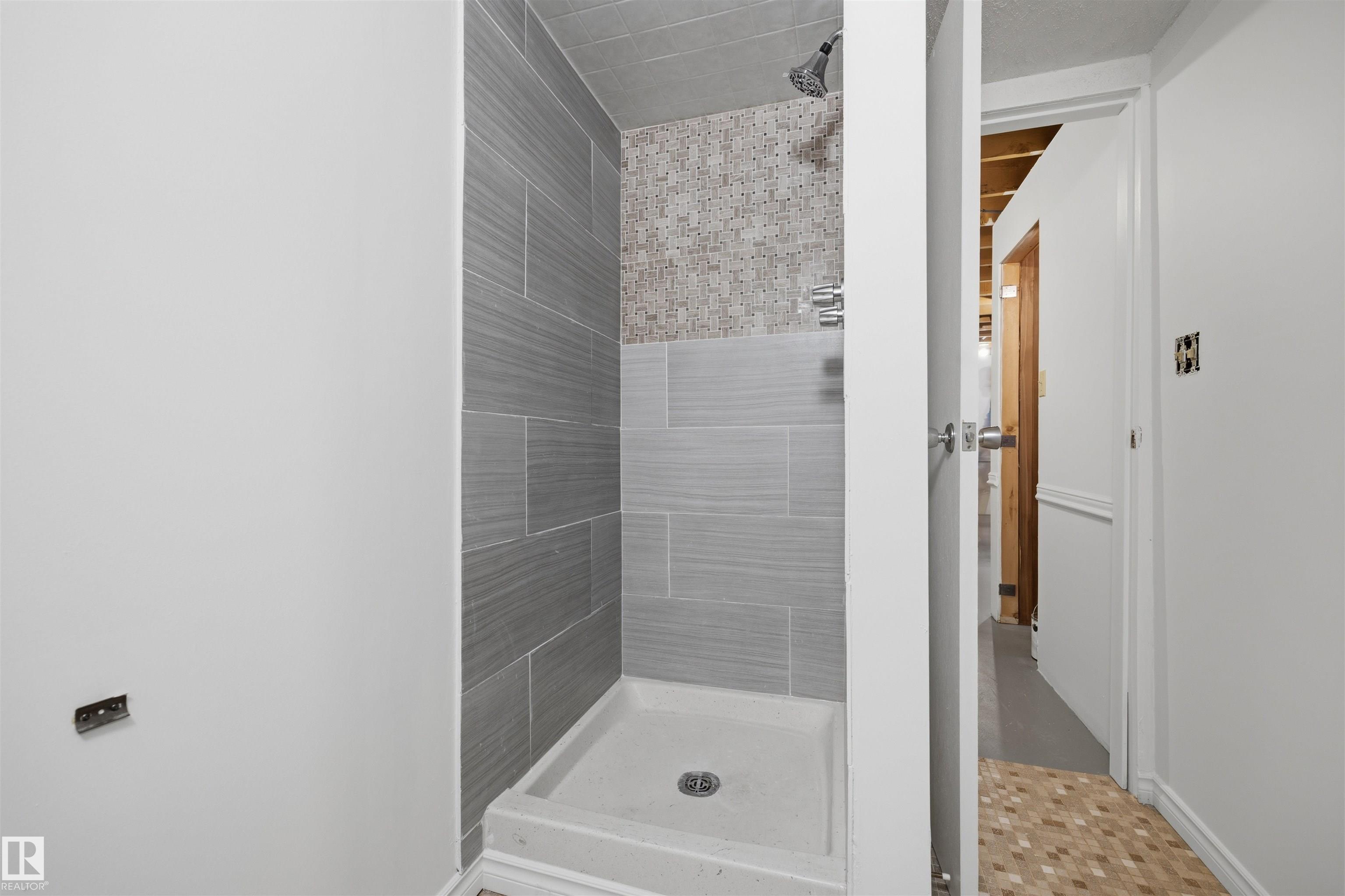 Photo 33 at 11707 150 Avenue NW, Caernarvon, Edmonton
