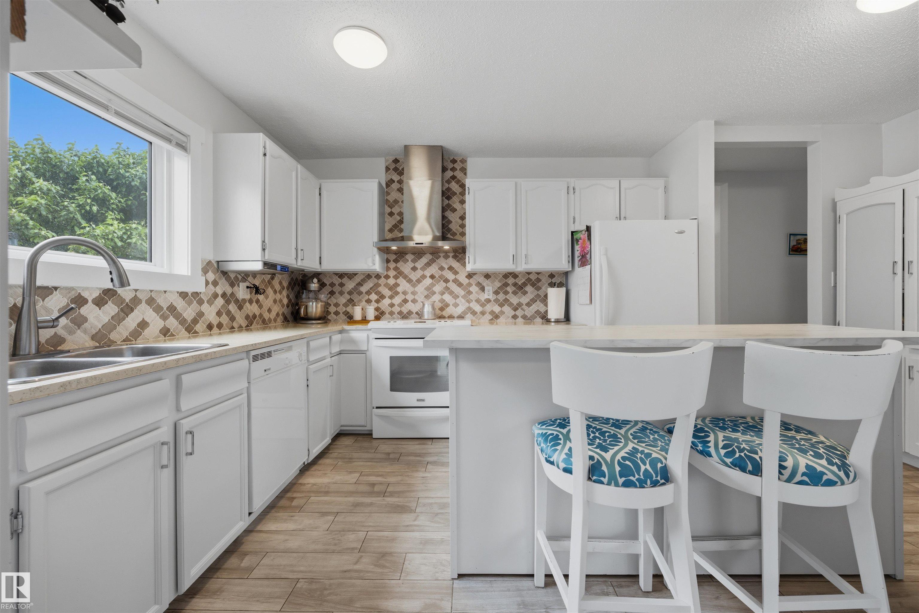 Photo 9 at 11707 150 Avenue NW, Caernarvon, Edmonton