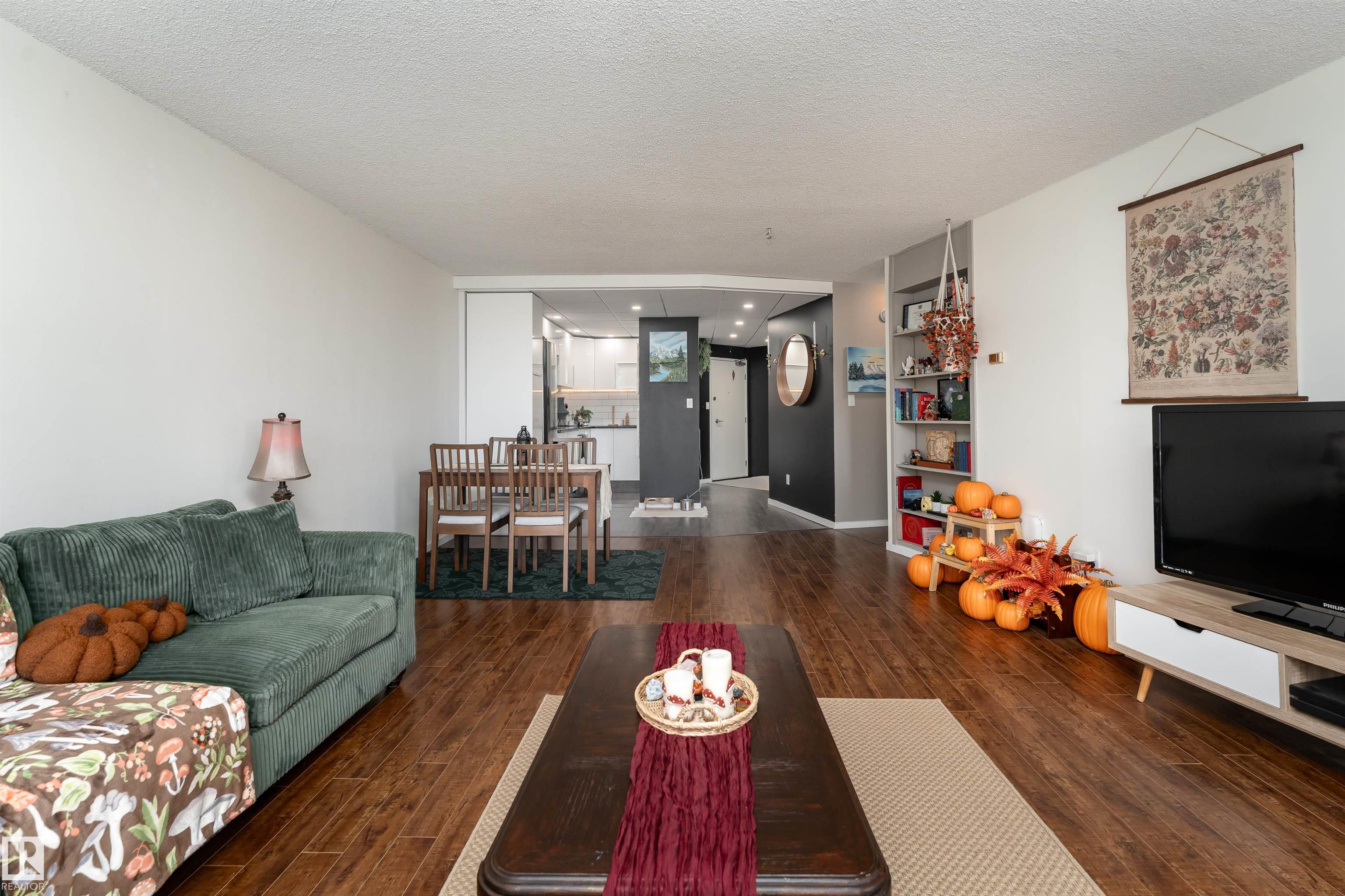 Photo 10 at 508 - 10045 117 Street NW, Wîhkwêntôwin, Edmonton