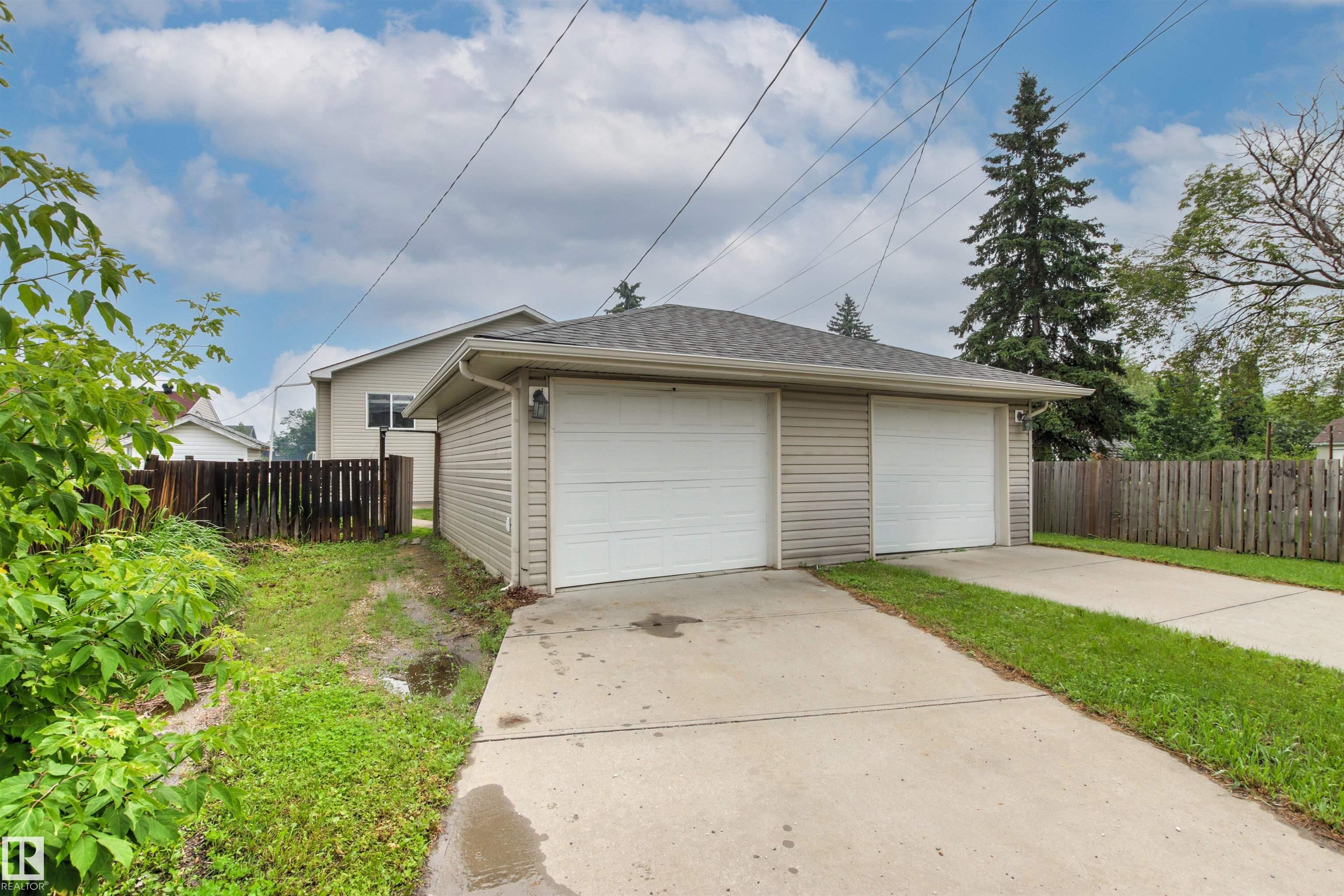 Photo 39 at 10634 155 Street NW, Canora, Edmonton