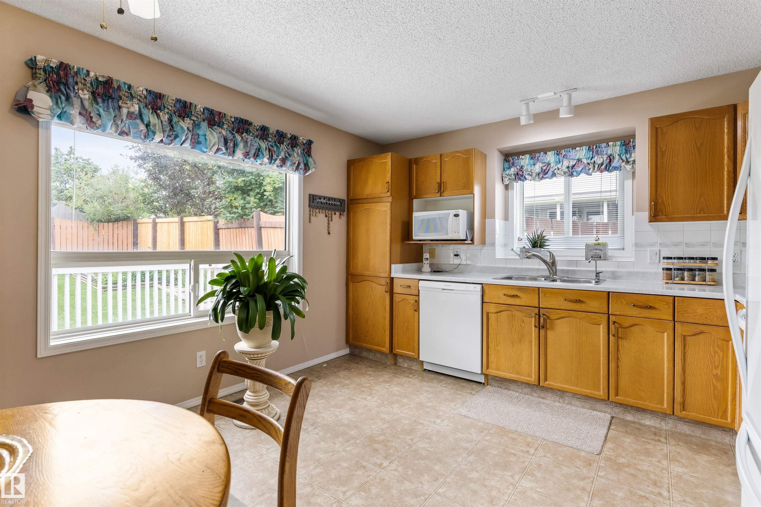Photo 12 at 2 Dunvegan crest, Deer Ridge, St. Albert