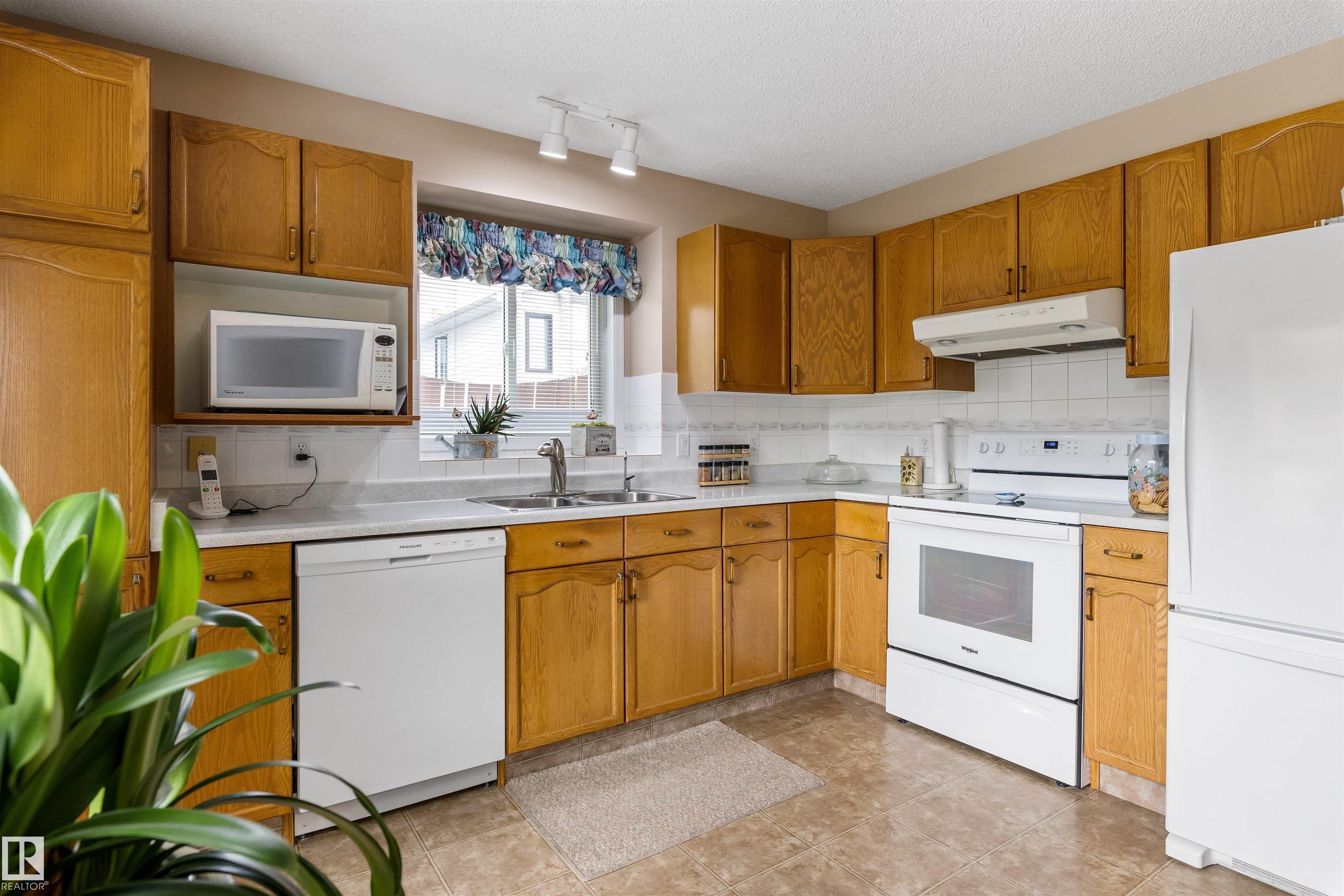 Photo 15 at 2 Dunvegan crest, Deer Ridge, St. Albert