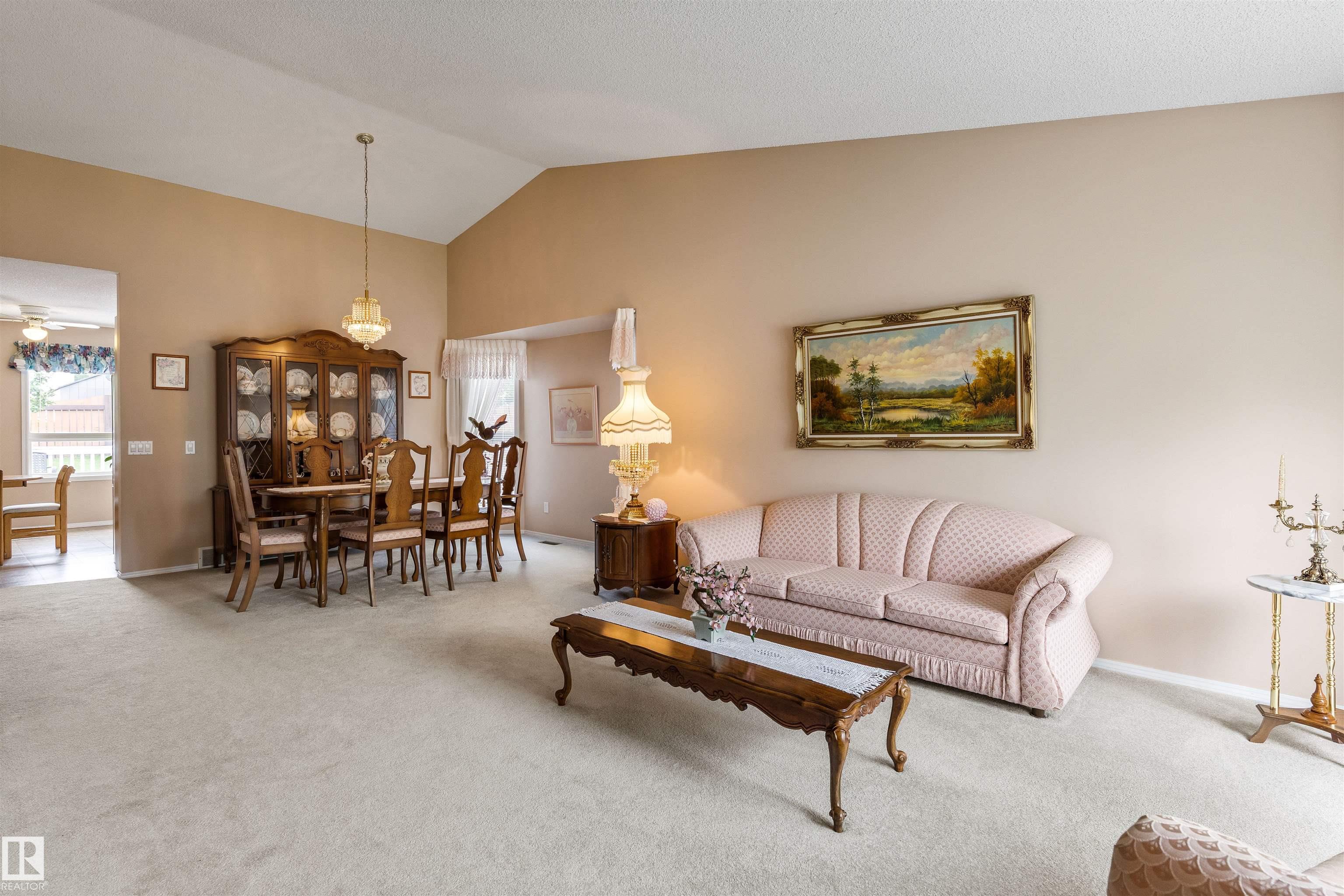 2 Dunvegan crest, Deer Ridge, St. Albert