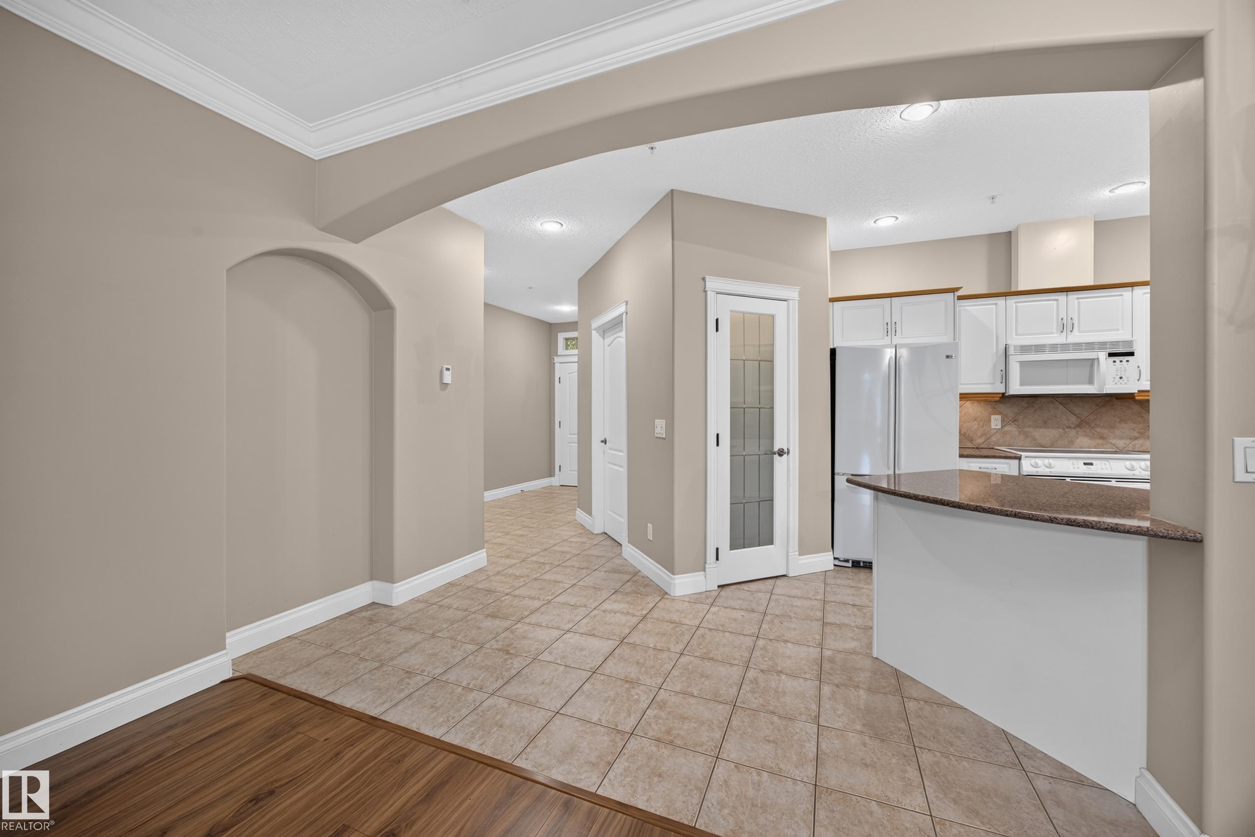 Photo 15 at 401 - 10178 117 Street NW, Wîhkwêntôwin, Edmonton