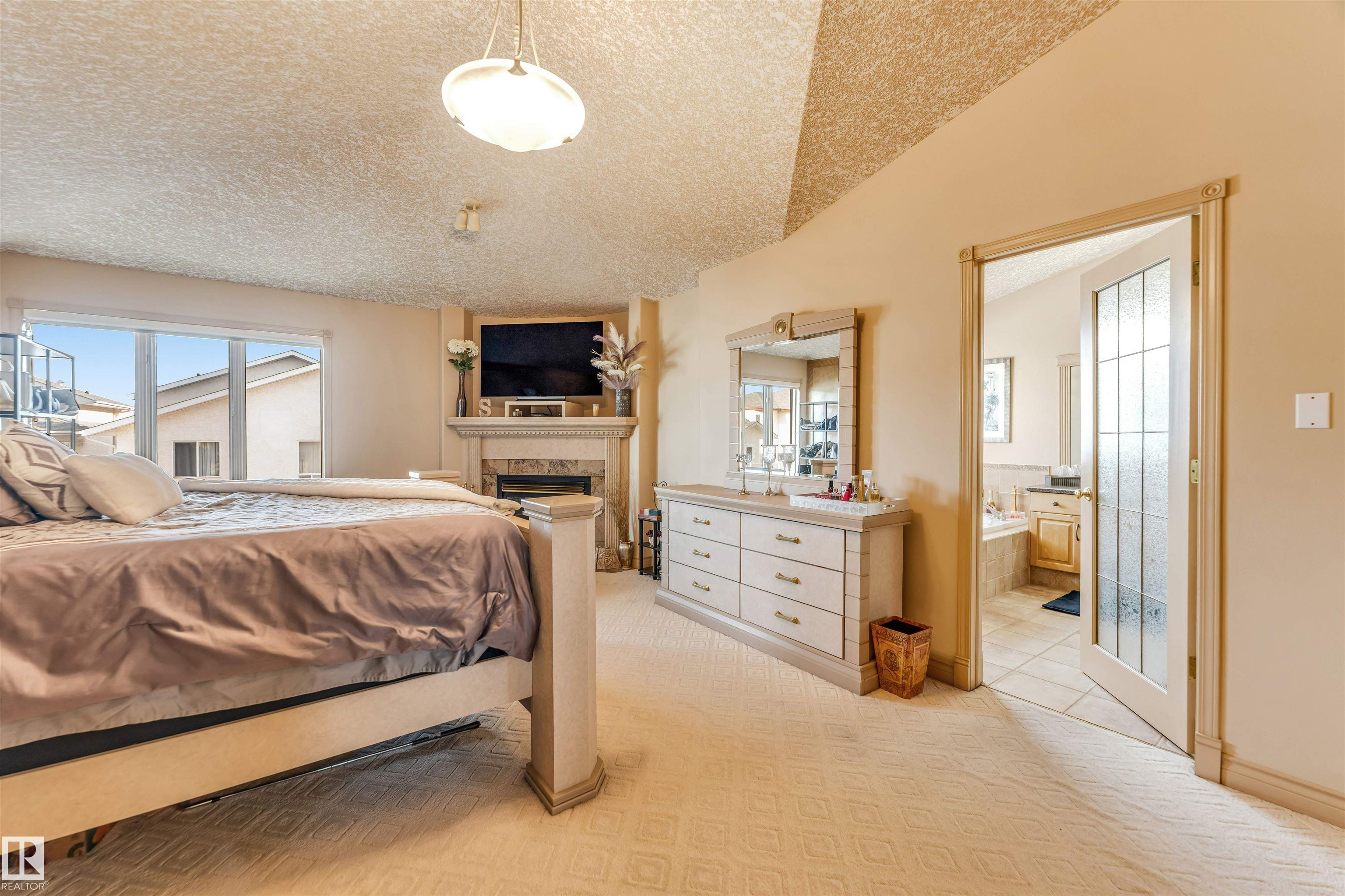 Photo 9 at 8715 160a Avenue NW, Belle Rive, Edmonton